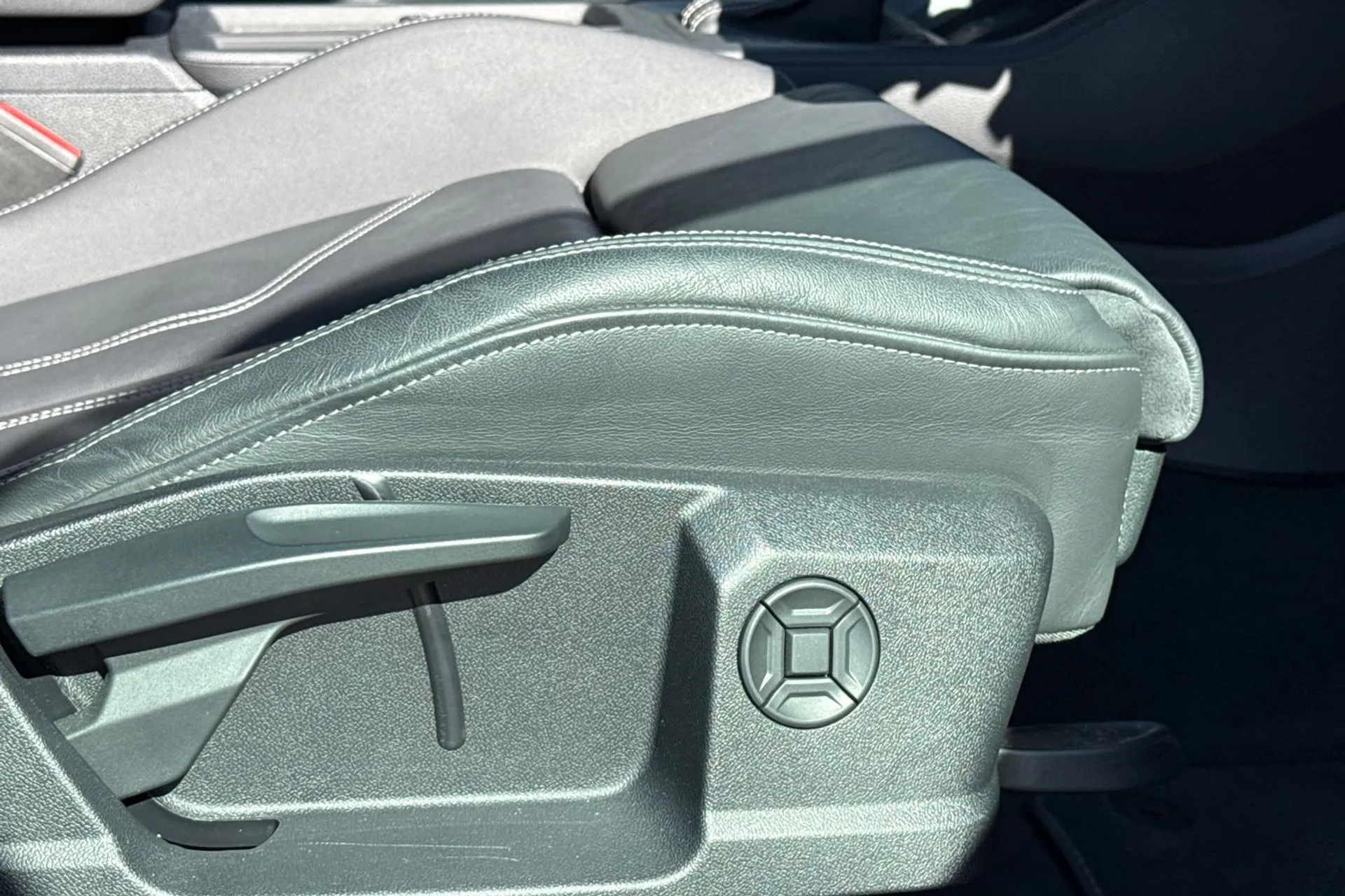 Audi Q3 thumbnail image number 42