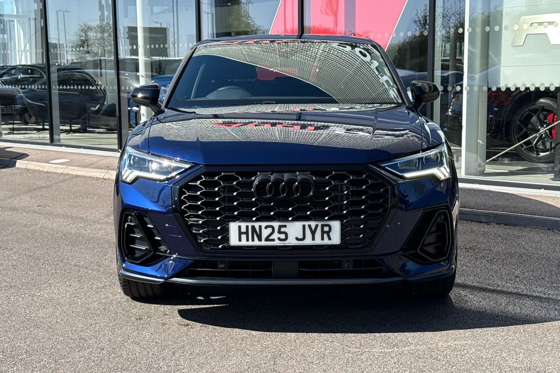 Audi Q3 thumbnail image number 8