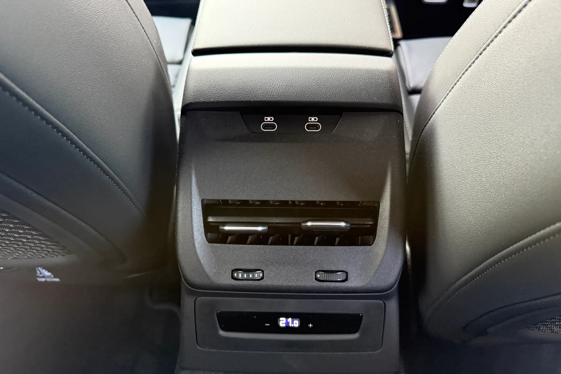 Audi A5 thumbnail image number 36