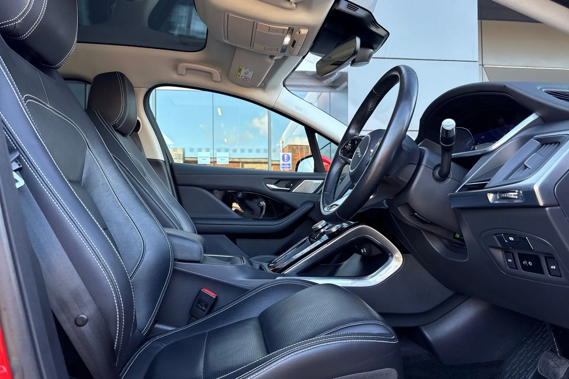 Jaguar I-PACE thumbnail image number 14