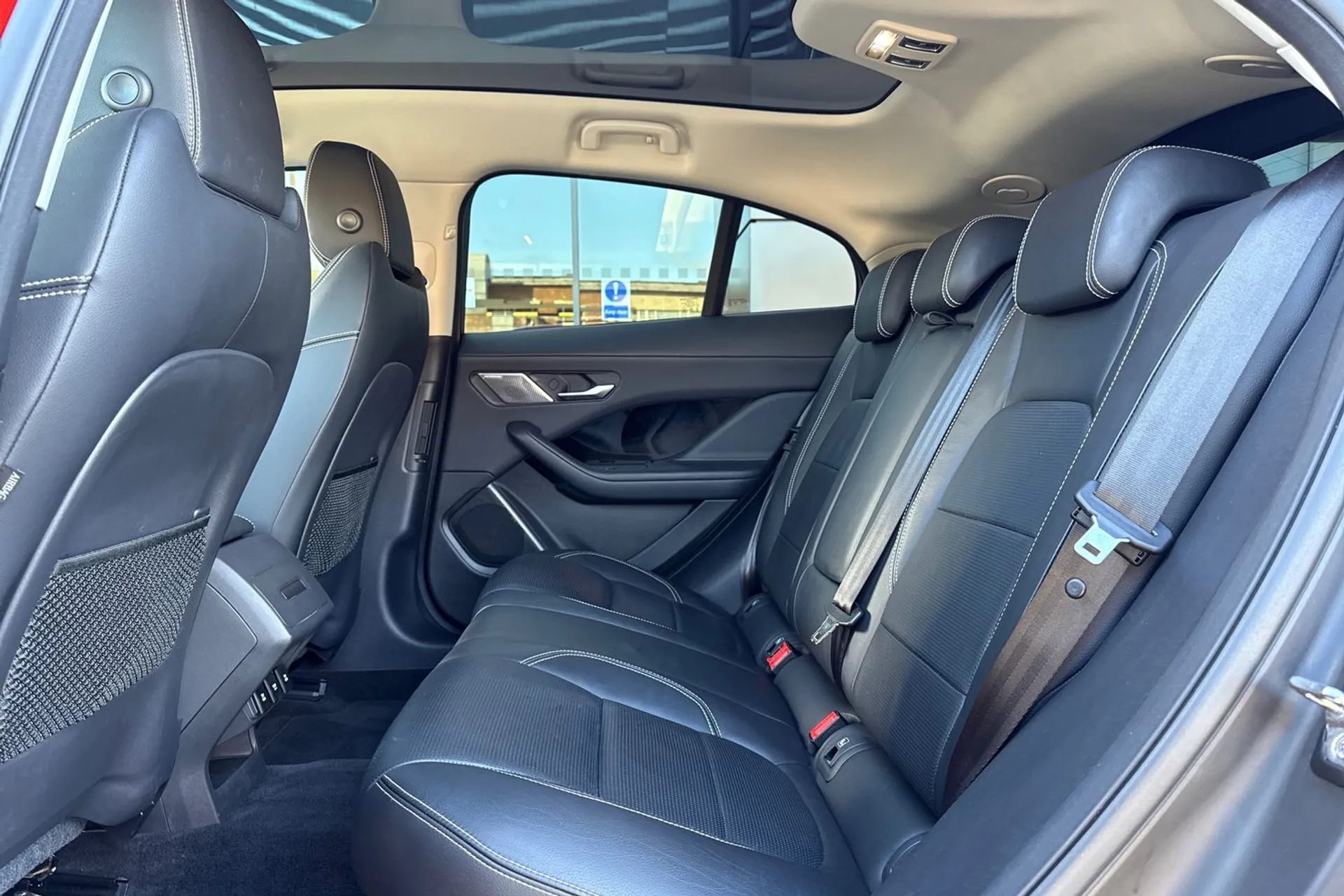 Jaguar I-PACE thumbnail image number 54