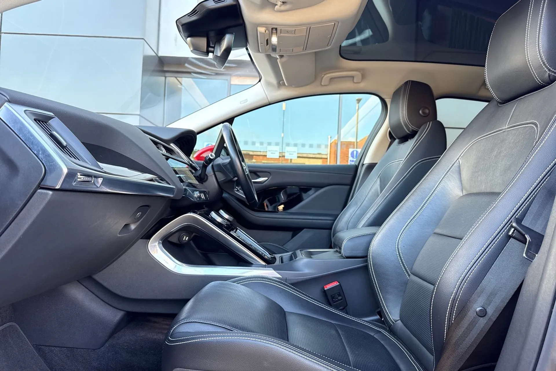 Jaguar I-PACE thumbnail image number 51