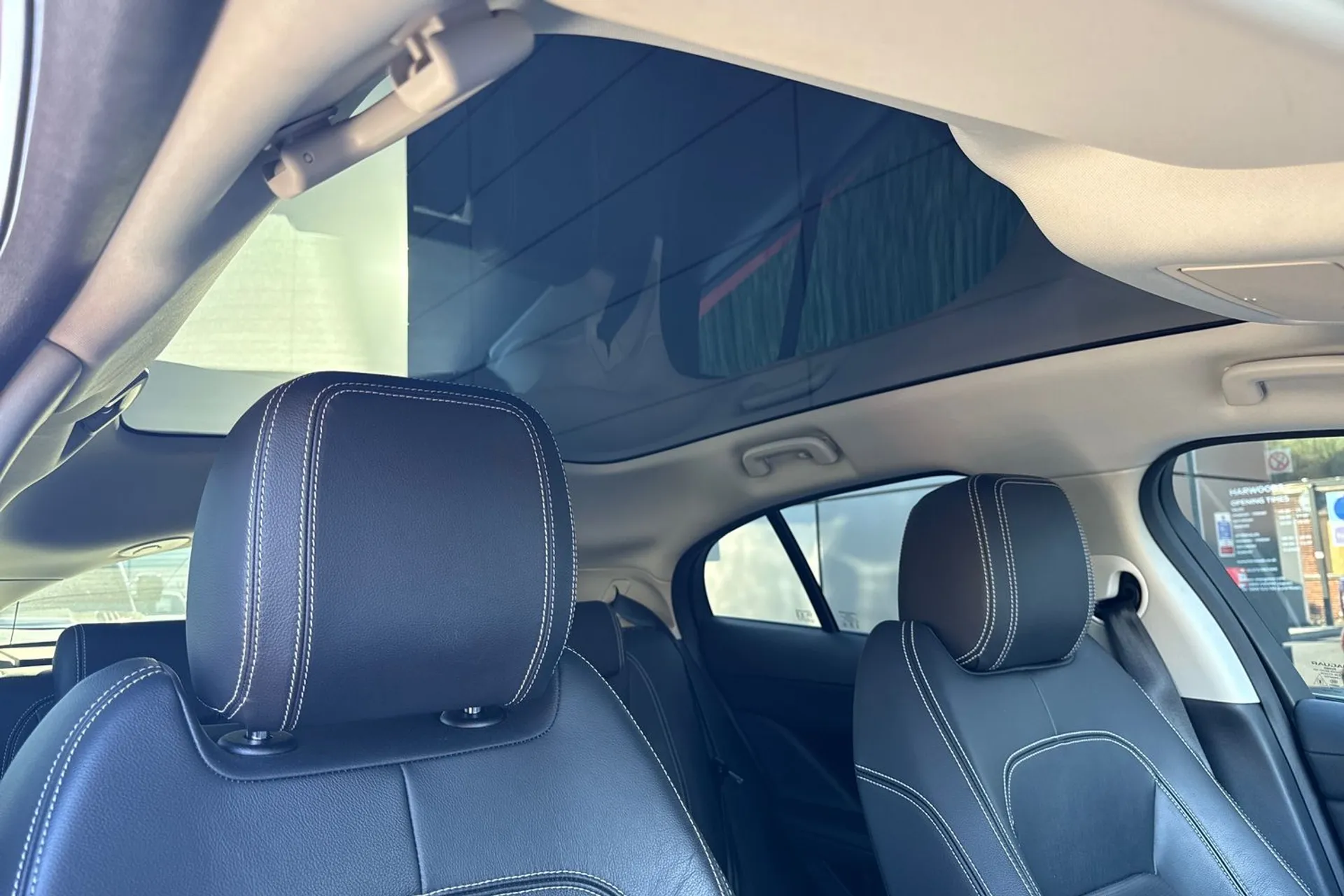 Jaguar I-PACE thumbnail image number 11