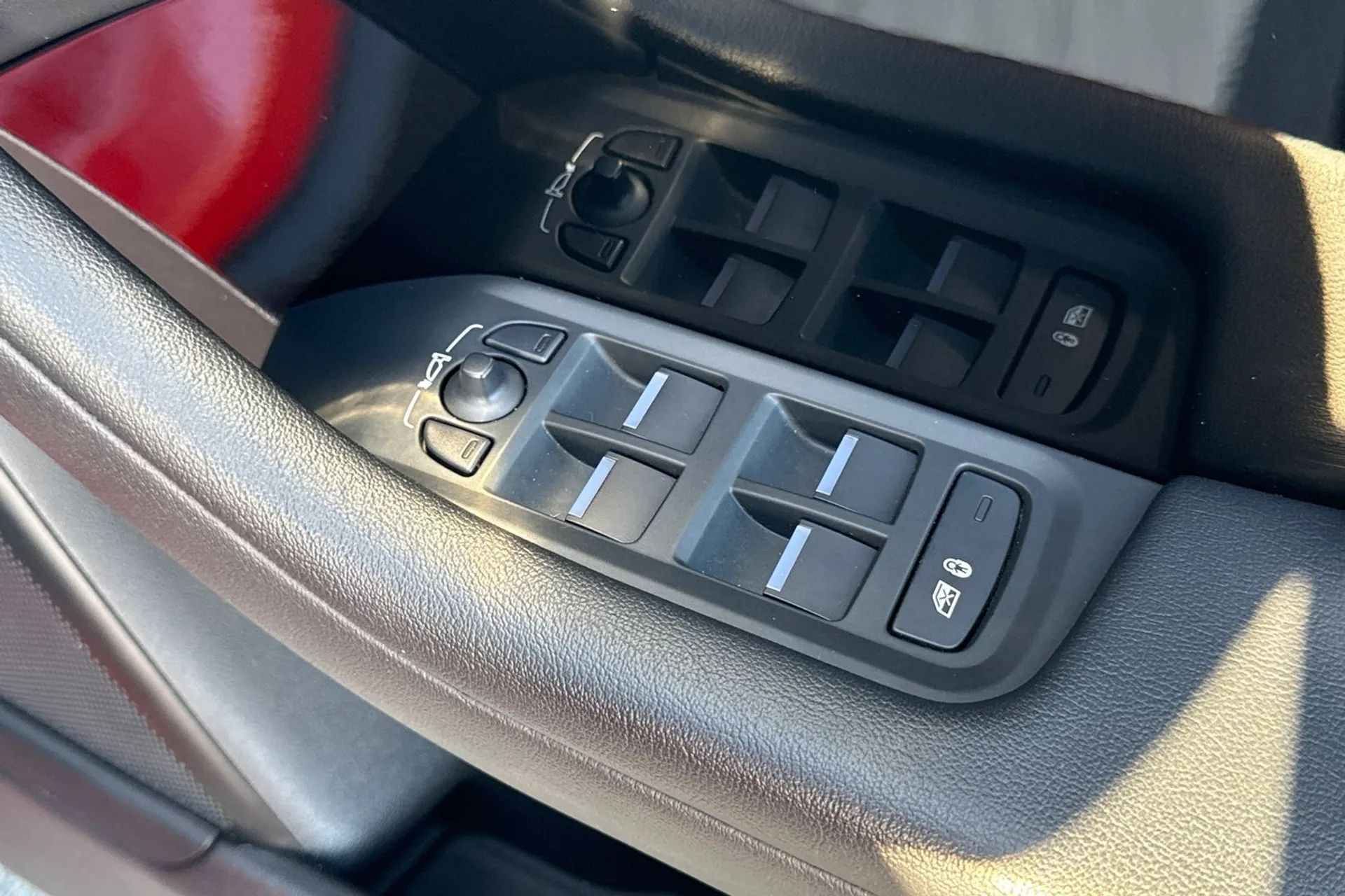 Jaguar I-PACE thumbnail image number 57