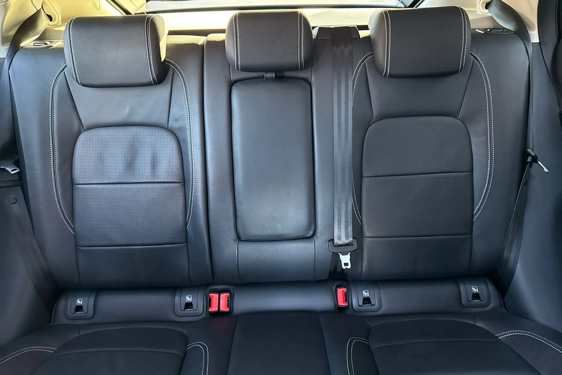 Jaguar I-PACE thumbnail image number 37