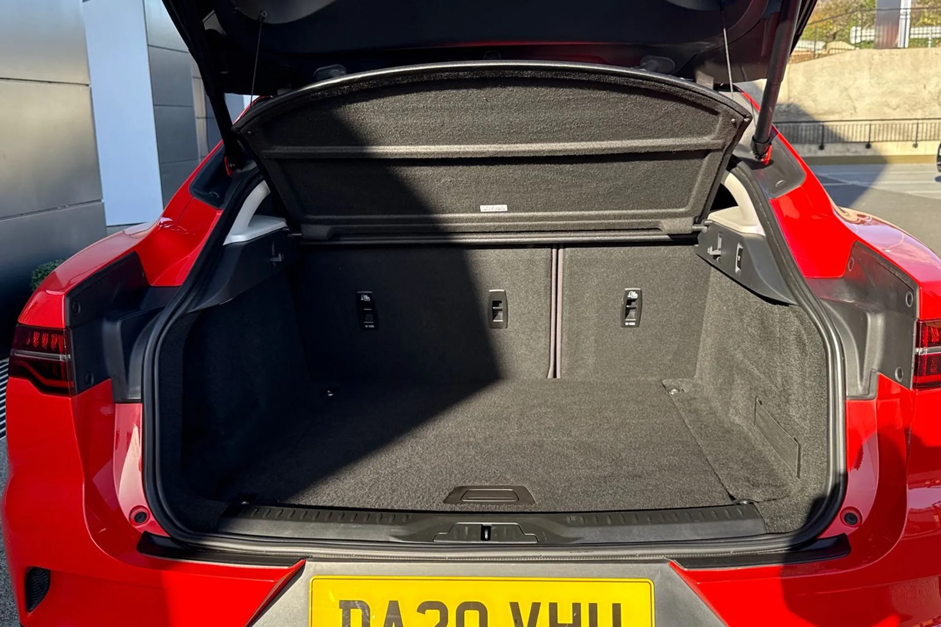 Jaguar I-PACE thumbnail image number 43