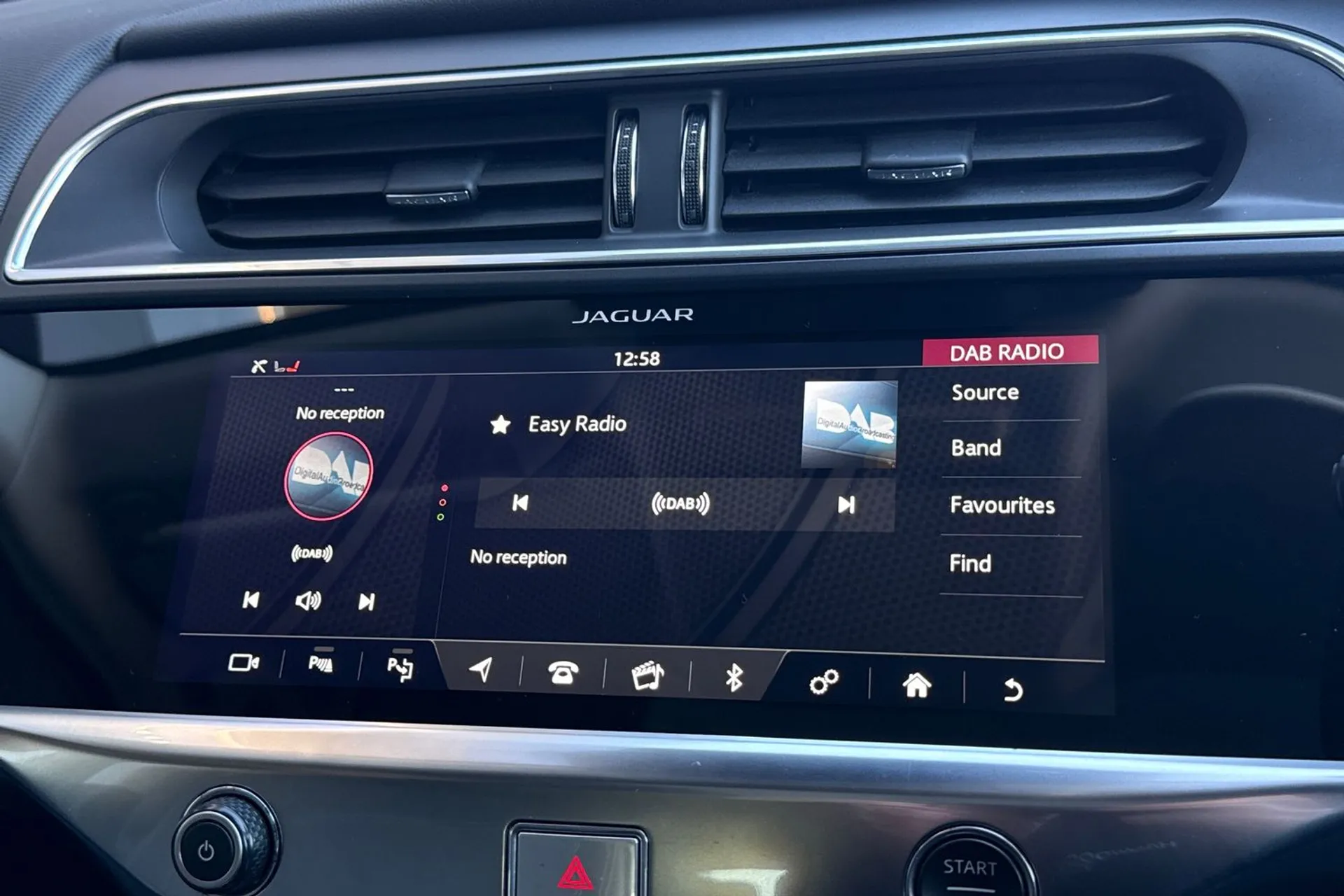 Jaguar I-PACE thumbnail image number 19