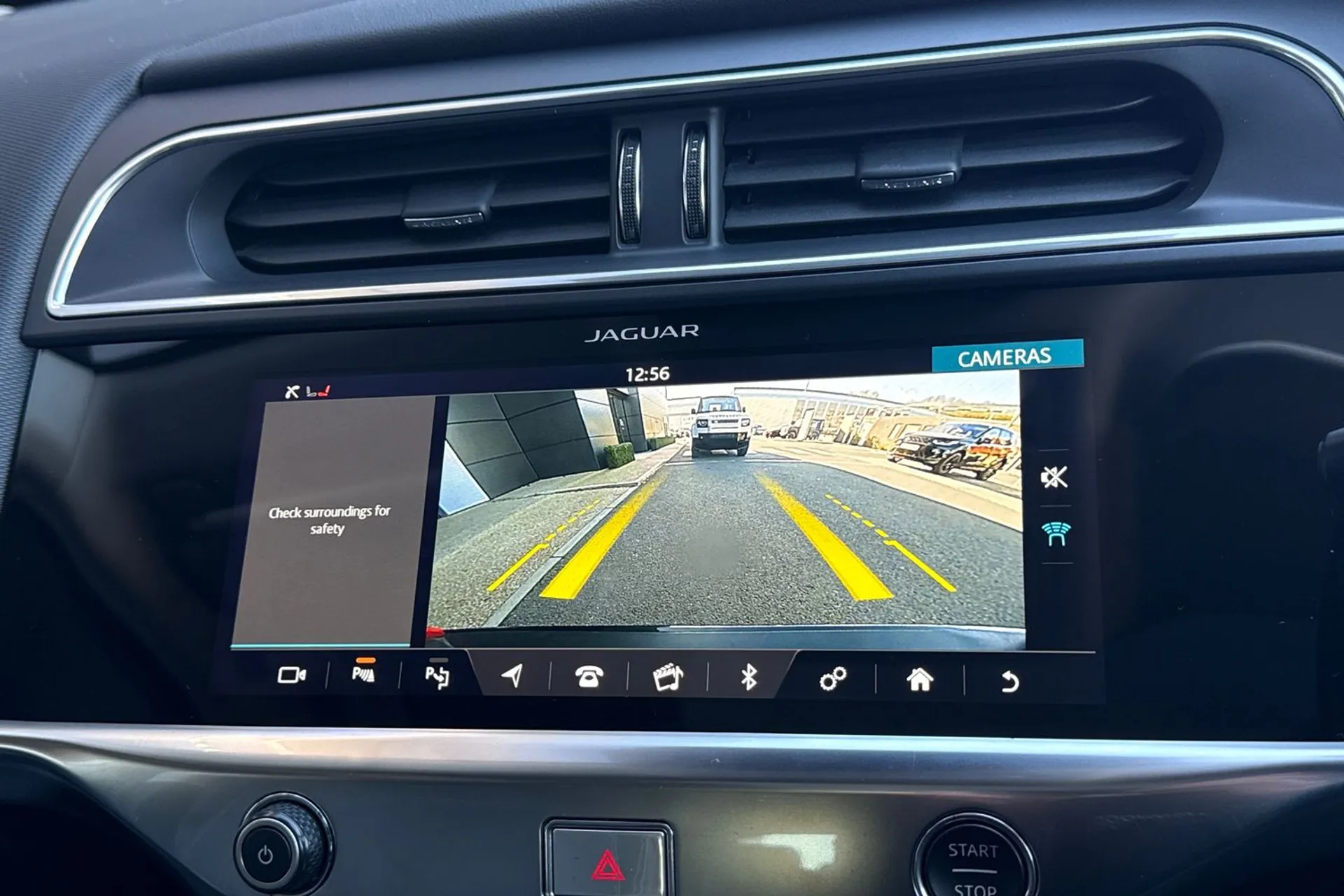 Jaguar I-PACE thumbnail image number 4