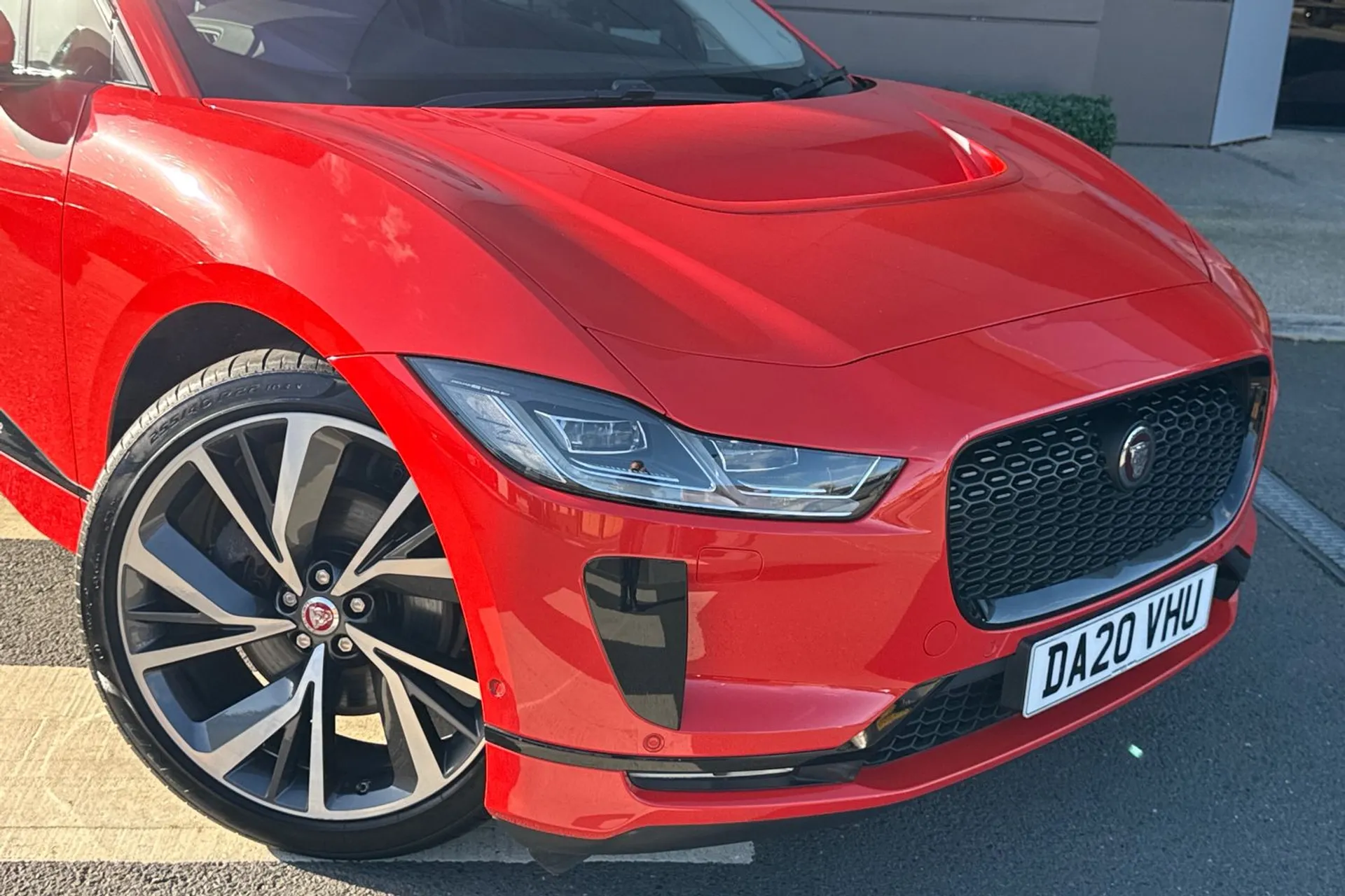 Jaguar I-PACE thumbnail image number 21