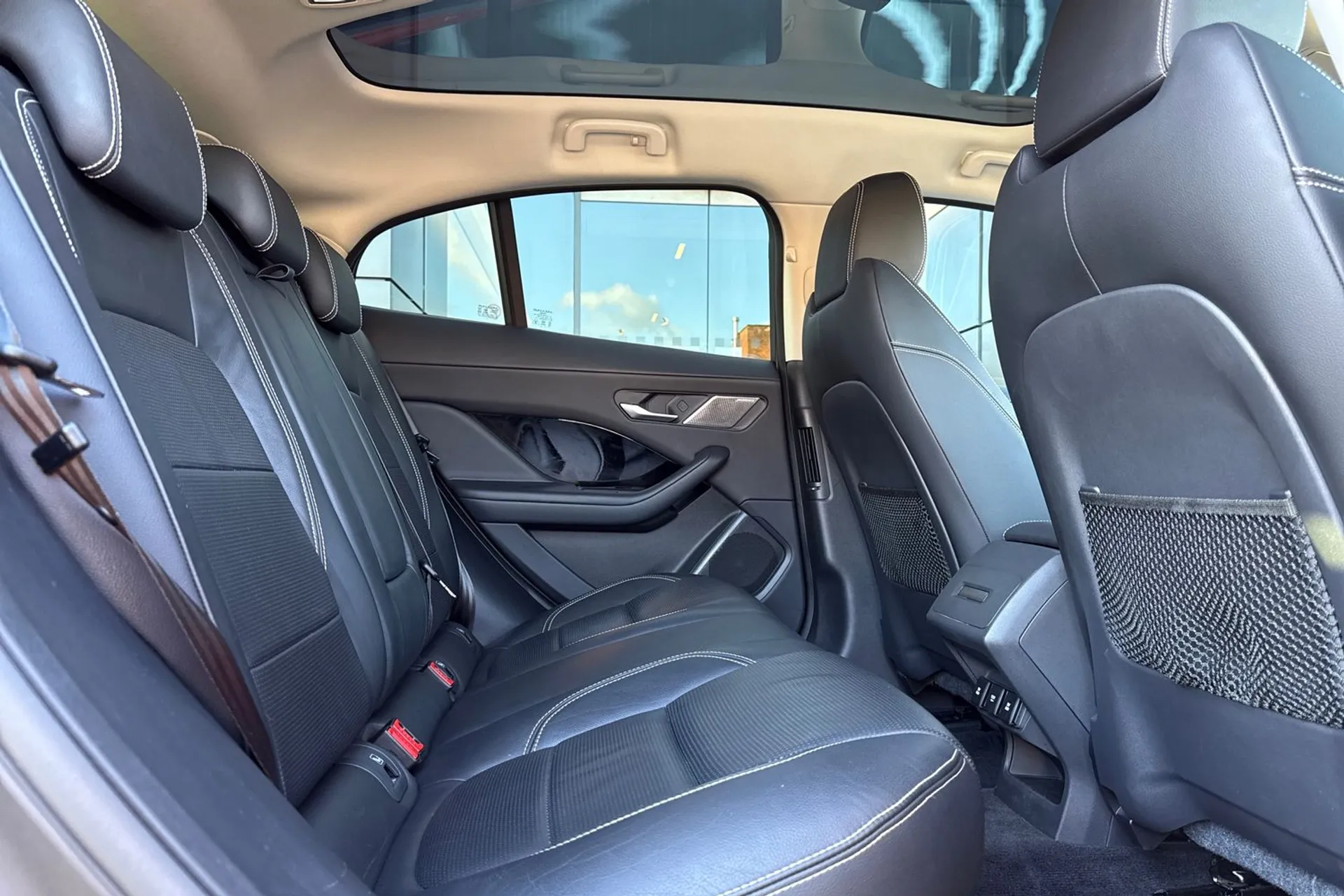 Jaguar I-PACE thumbnail image number 35