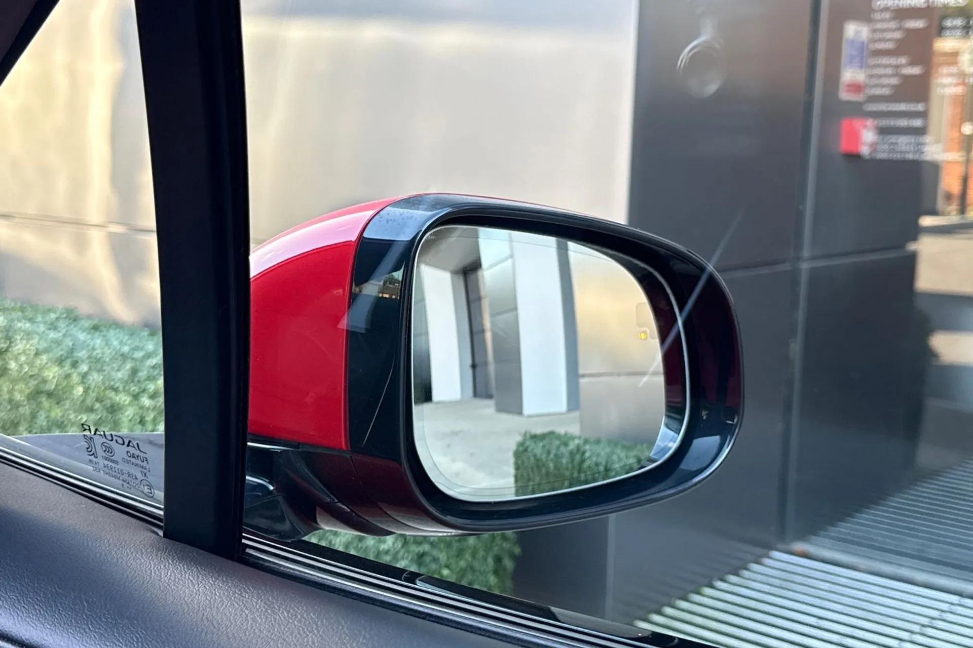 Jaguar I-PACE thumbnail image number 8