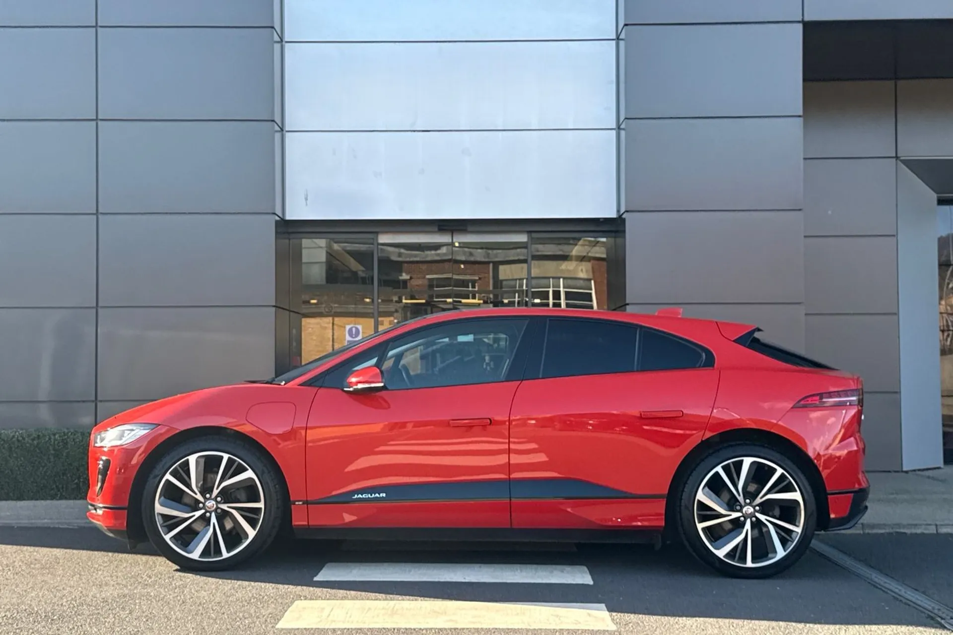 Jaguar I-PACE thumbnail image number 6