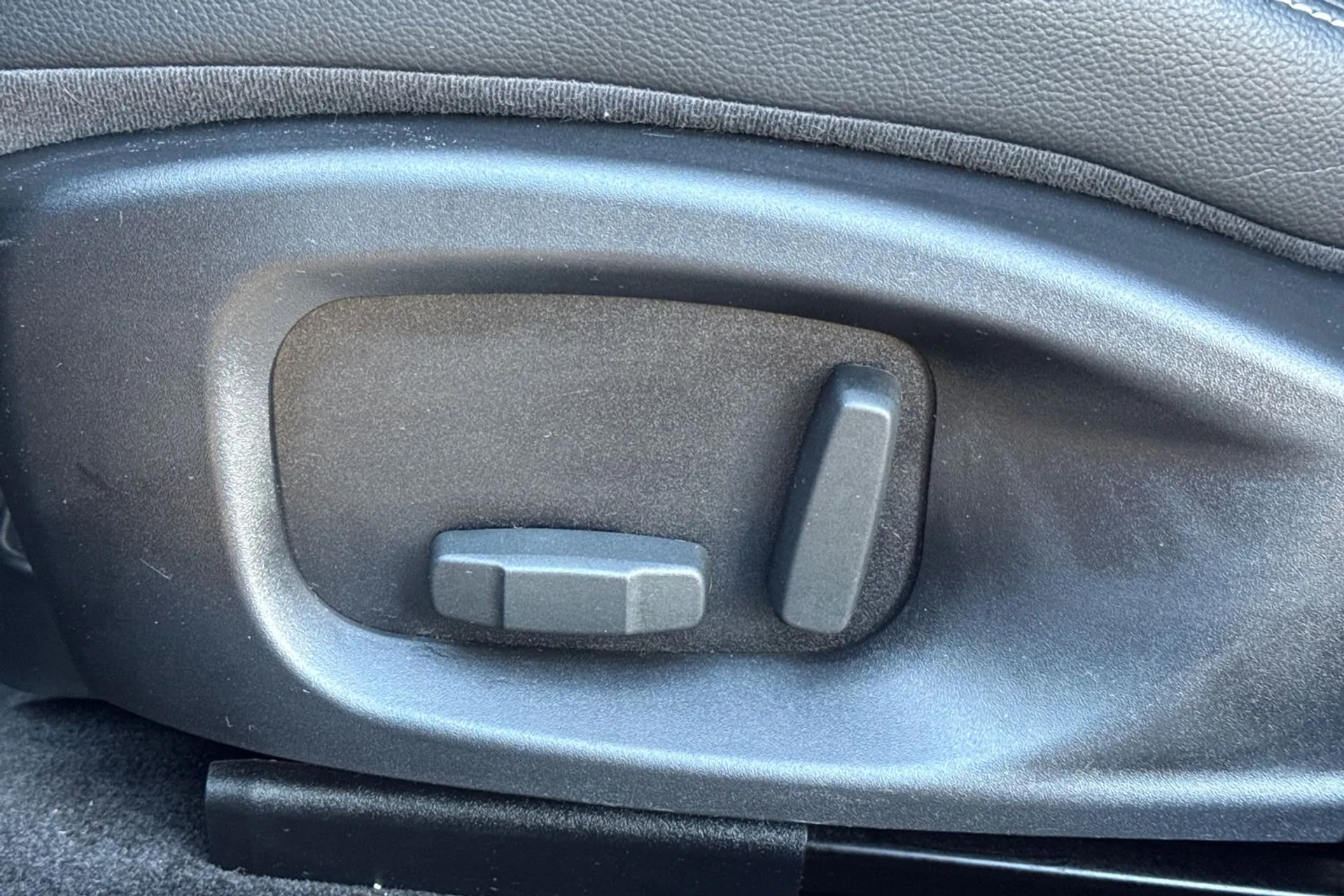 Jaguar I-PACE thumbnail image number 53