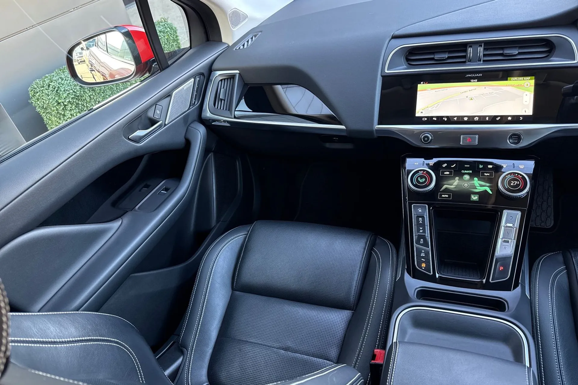 Jaguar I-PACE thumbnail image number 48