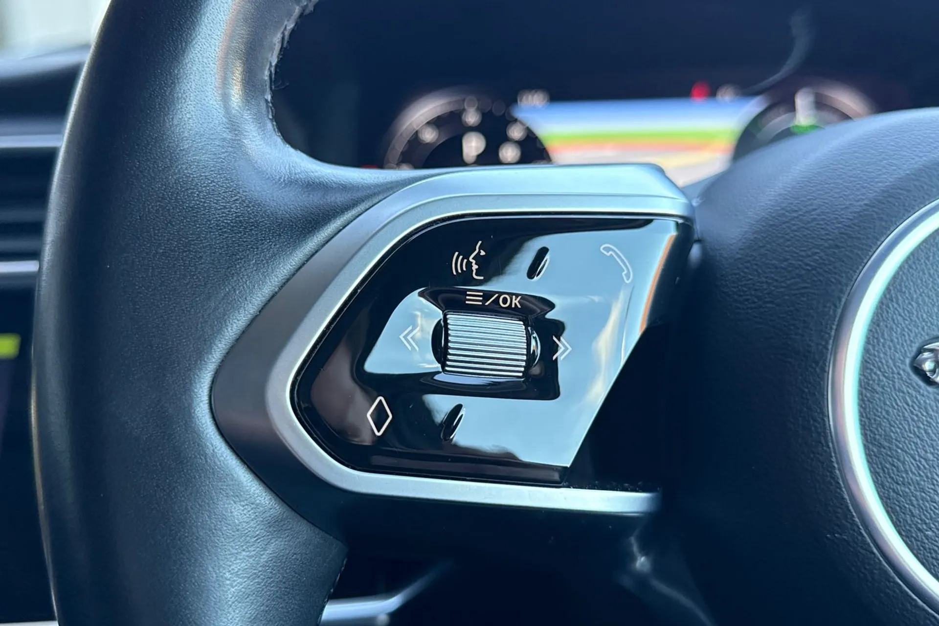 Jaguar I-PACE thumbnail image number 29