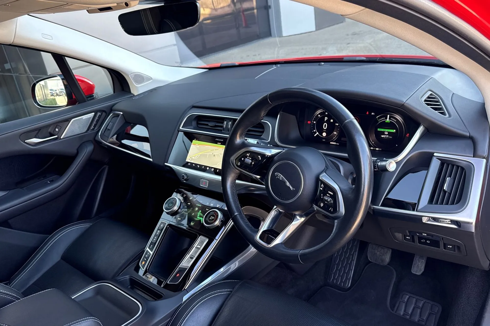 Jaguar I-PACE thumbnail image number 15