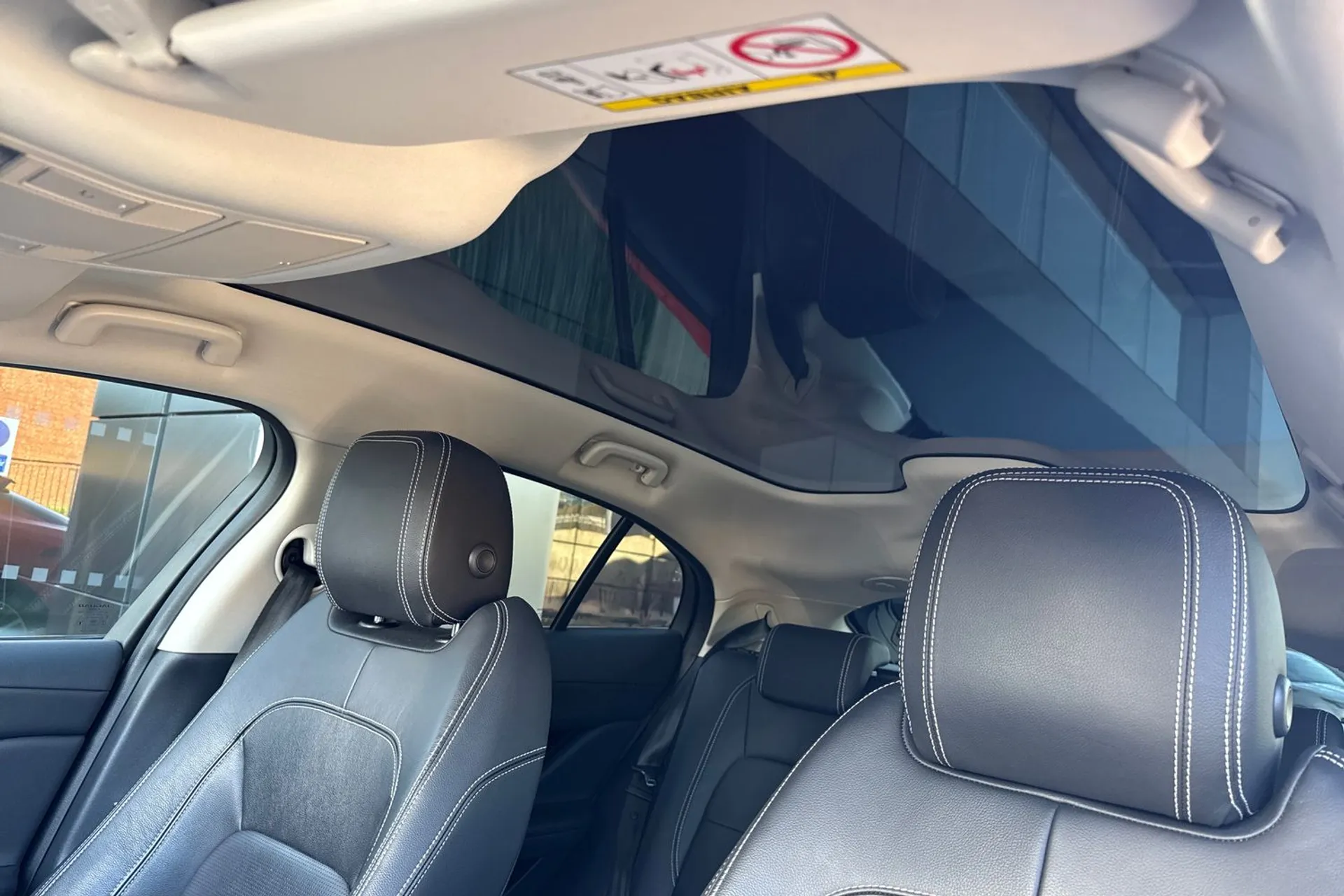 Jaguar I-PACE thumbnail image number 52