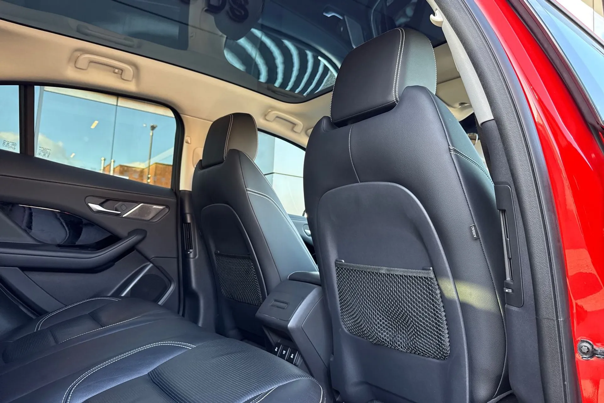 Jaguar I-PACE thumbnail image number 36