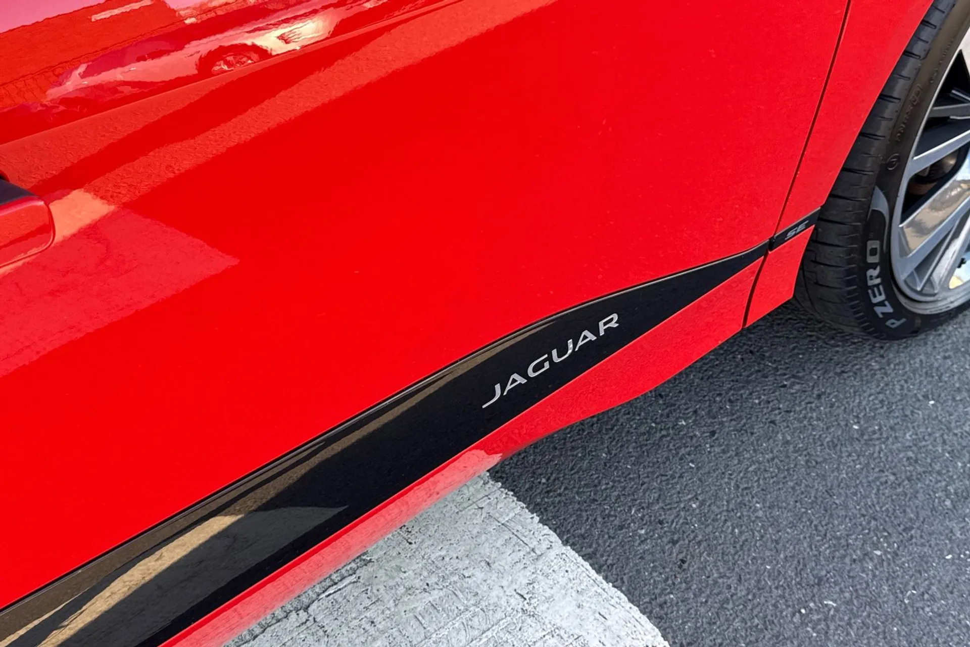 Jaguar I-PACE thumbnail image number 33