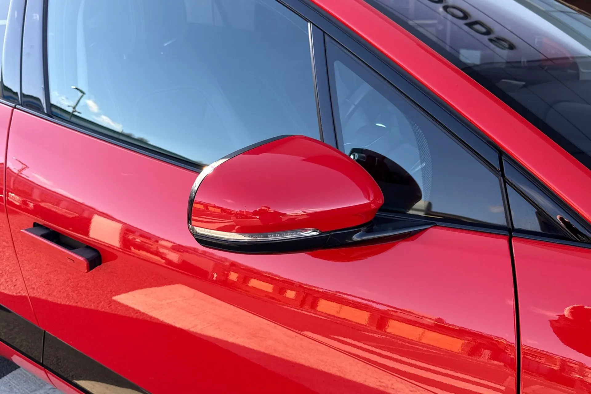 Jaguar I-PACE thumbnail image number 34