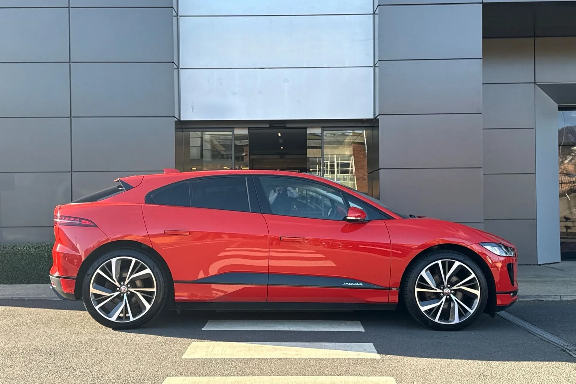 Jaguar I-PACE thumbnail image number 2