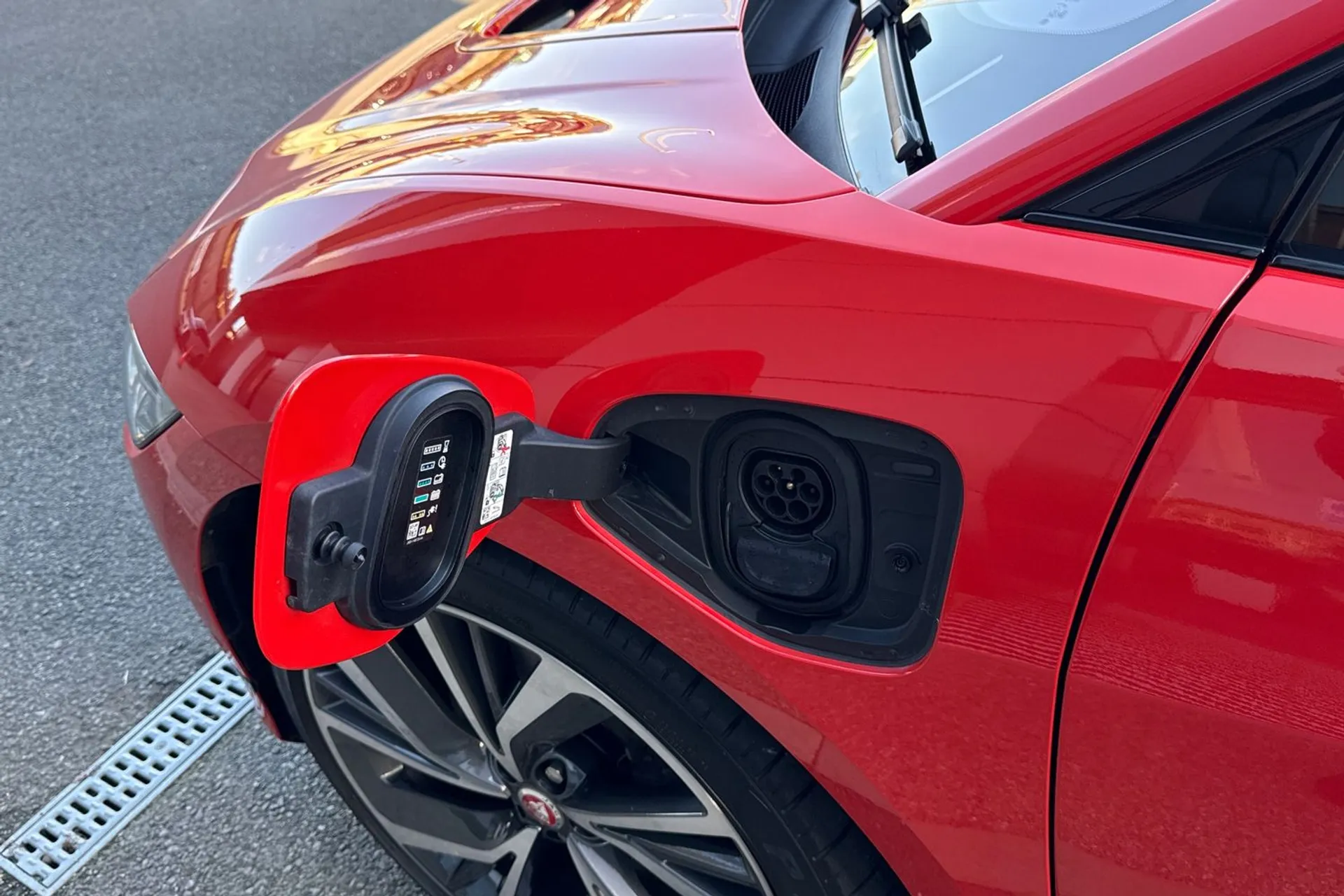 Jaguar I-PACE thumbnail image number 45