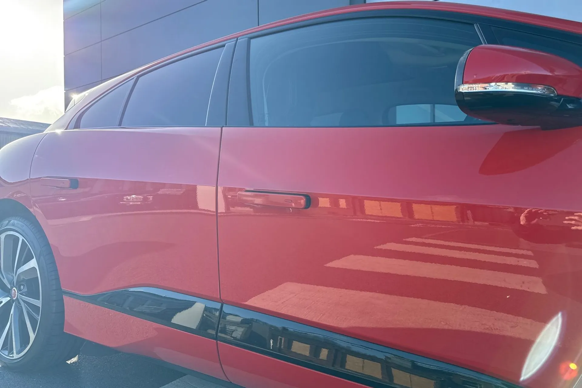 Jaguar I-PACE thumbnail image number 31