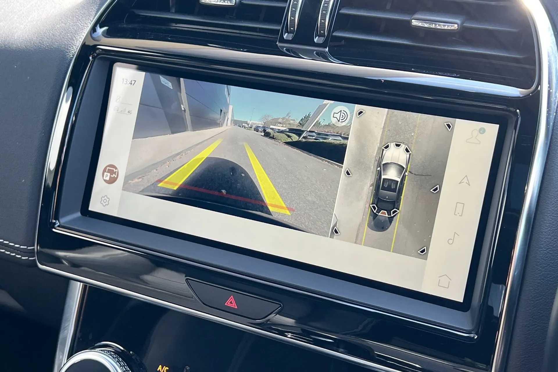 Jaguar XE thumbnail image number 6