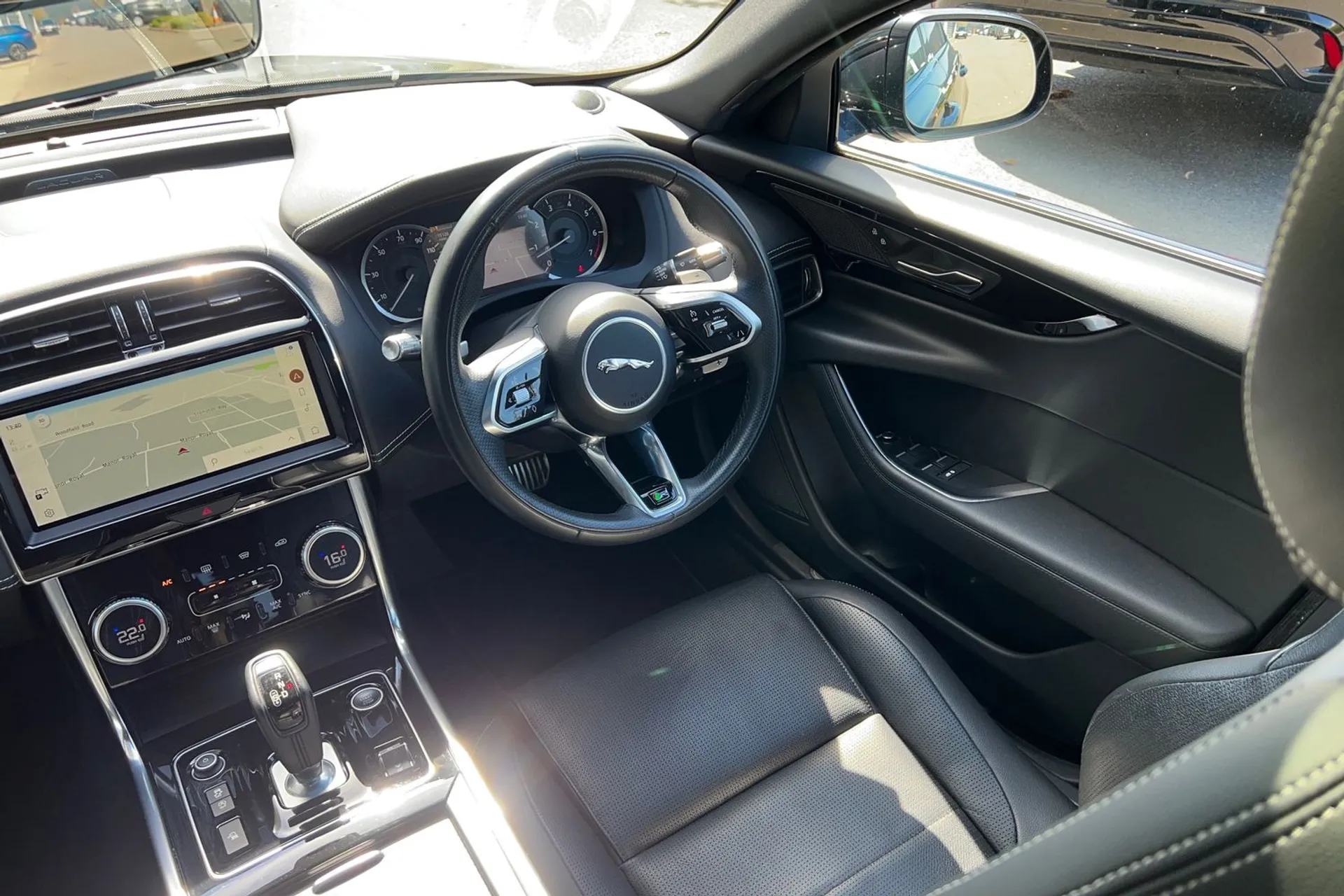 Jaguar XE thumbnail image number 26