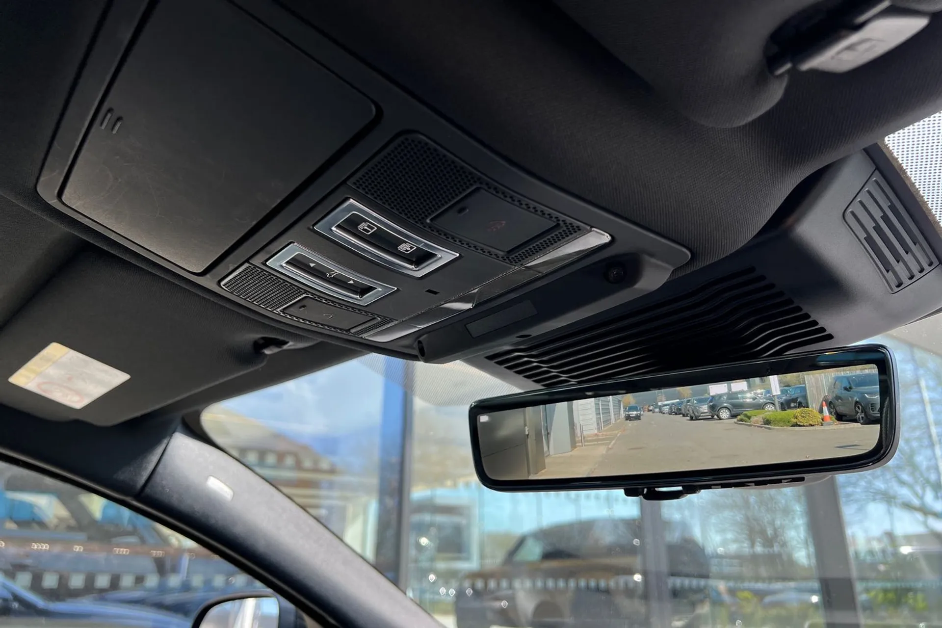 Jaguar XE thumbnail image number 39