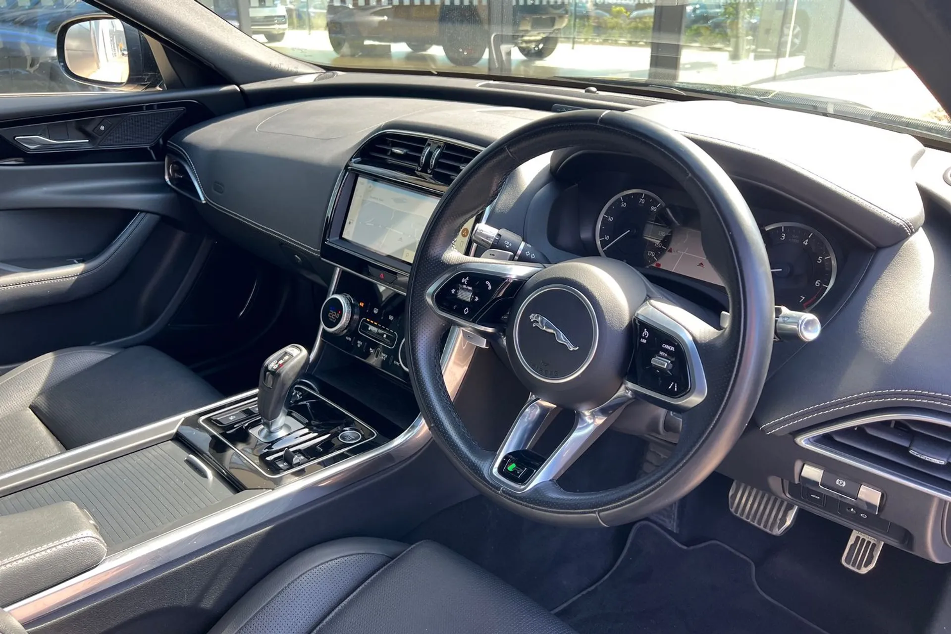 Jaguar XE thumbnail image number 38