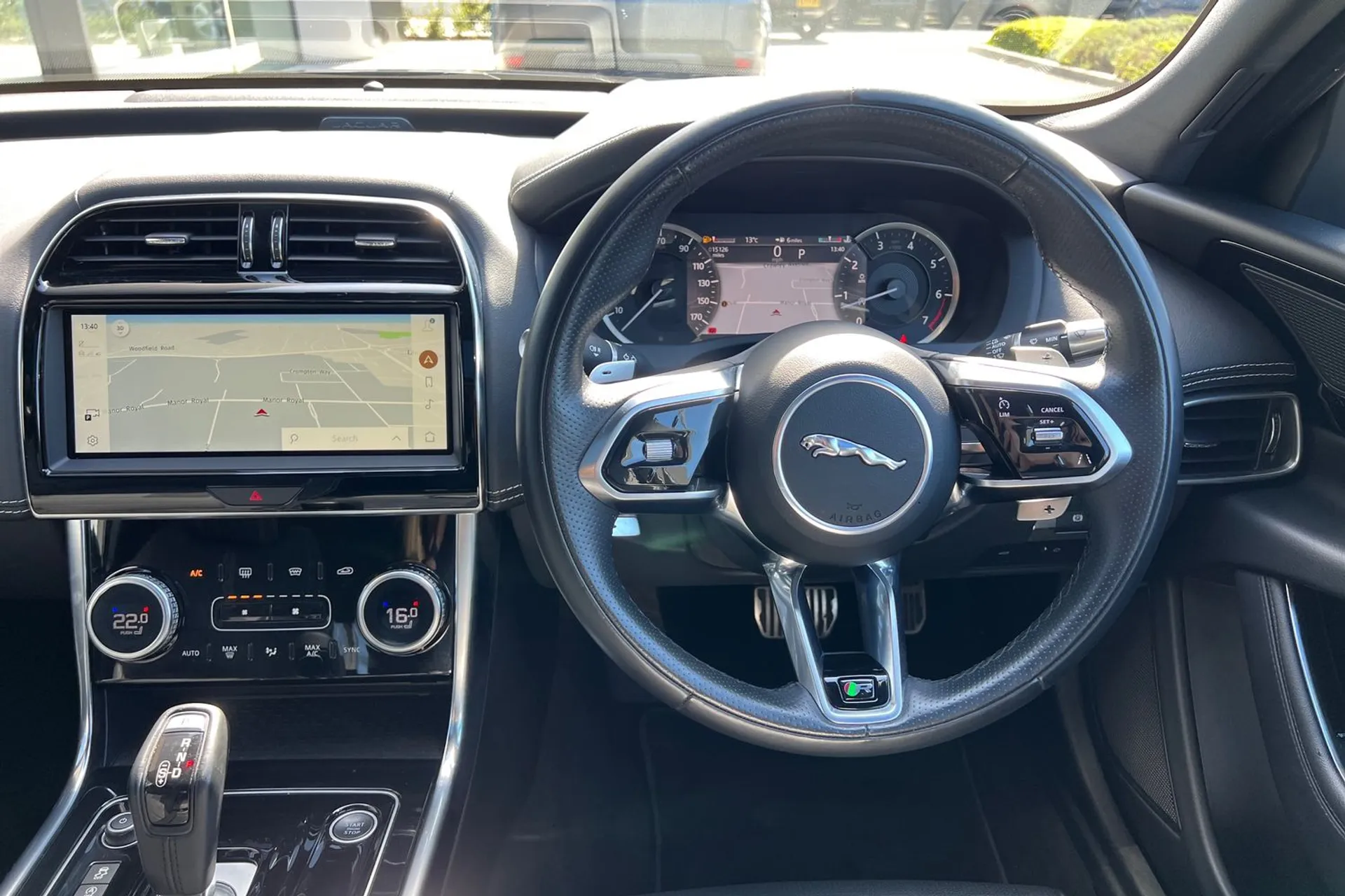 Jaguar XE thumbnail image number 25
