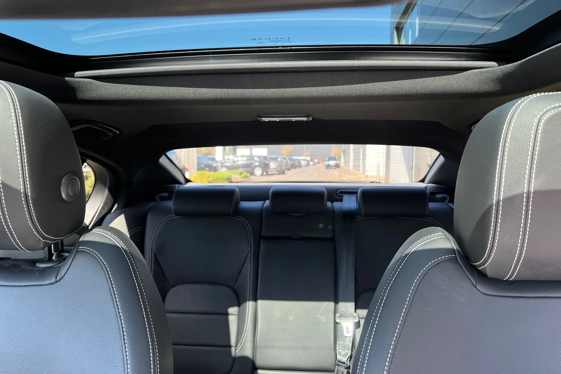 Jaguar XE thumbnail image number 35