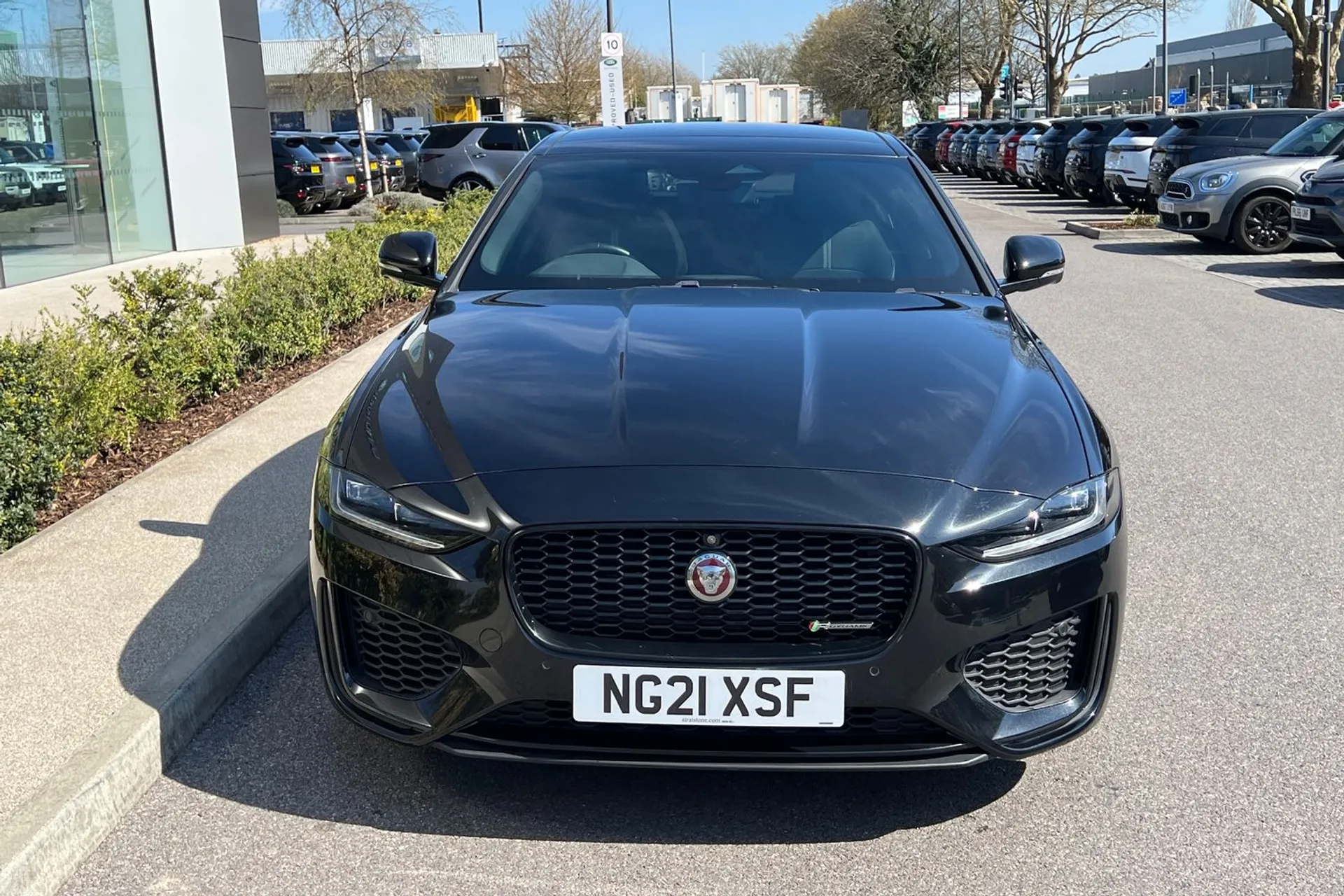 Jaguar XE thumbnail image number 16