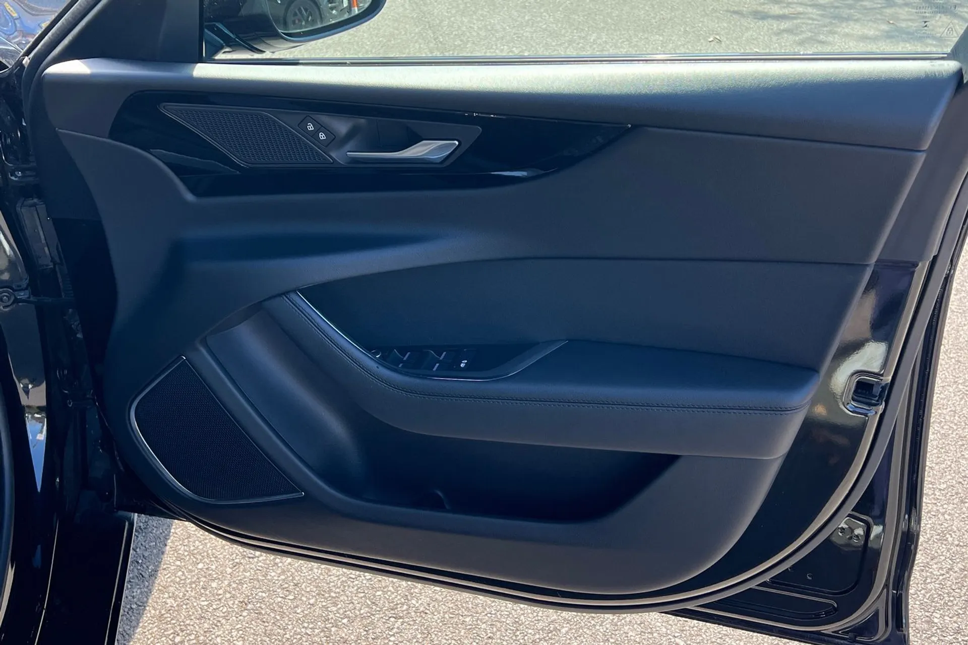 Jaguar XE thumbnail image number 50
