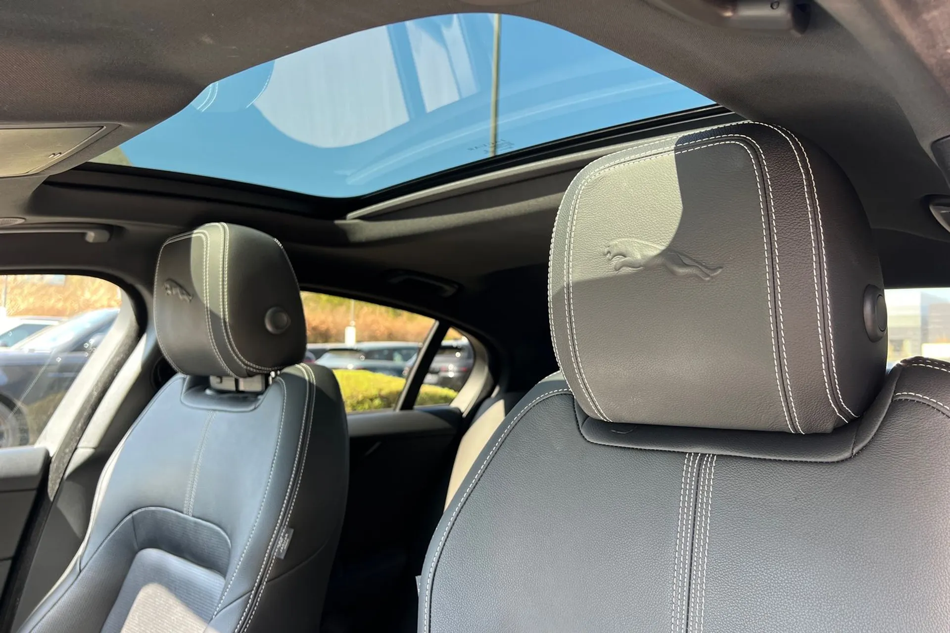 Jaguar XE thumbnail image number 4
