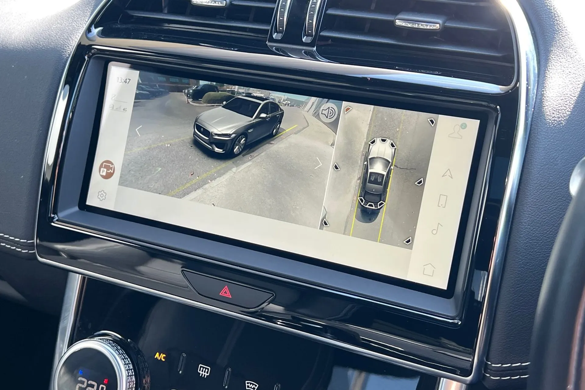 Jaguar XE thumbnail image number 7