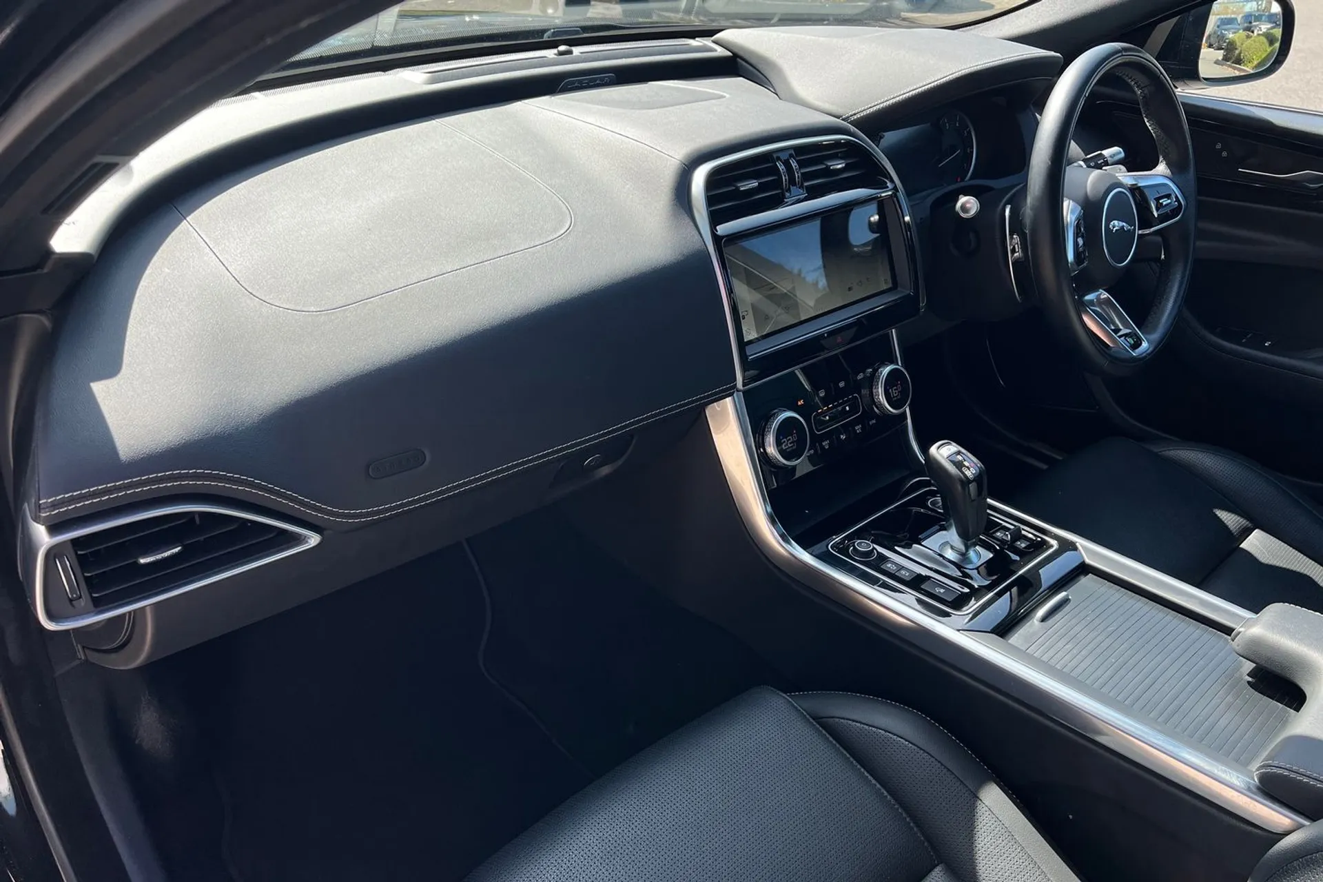 Jaguar XE thumbnail image number 41