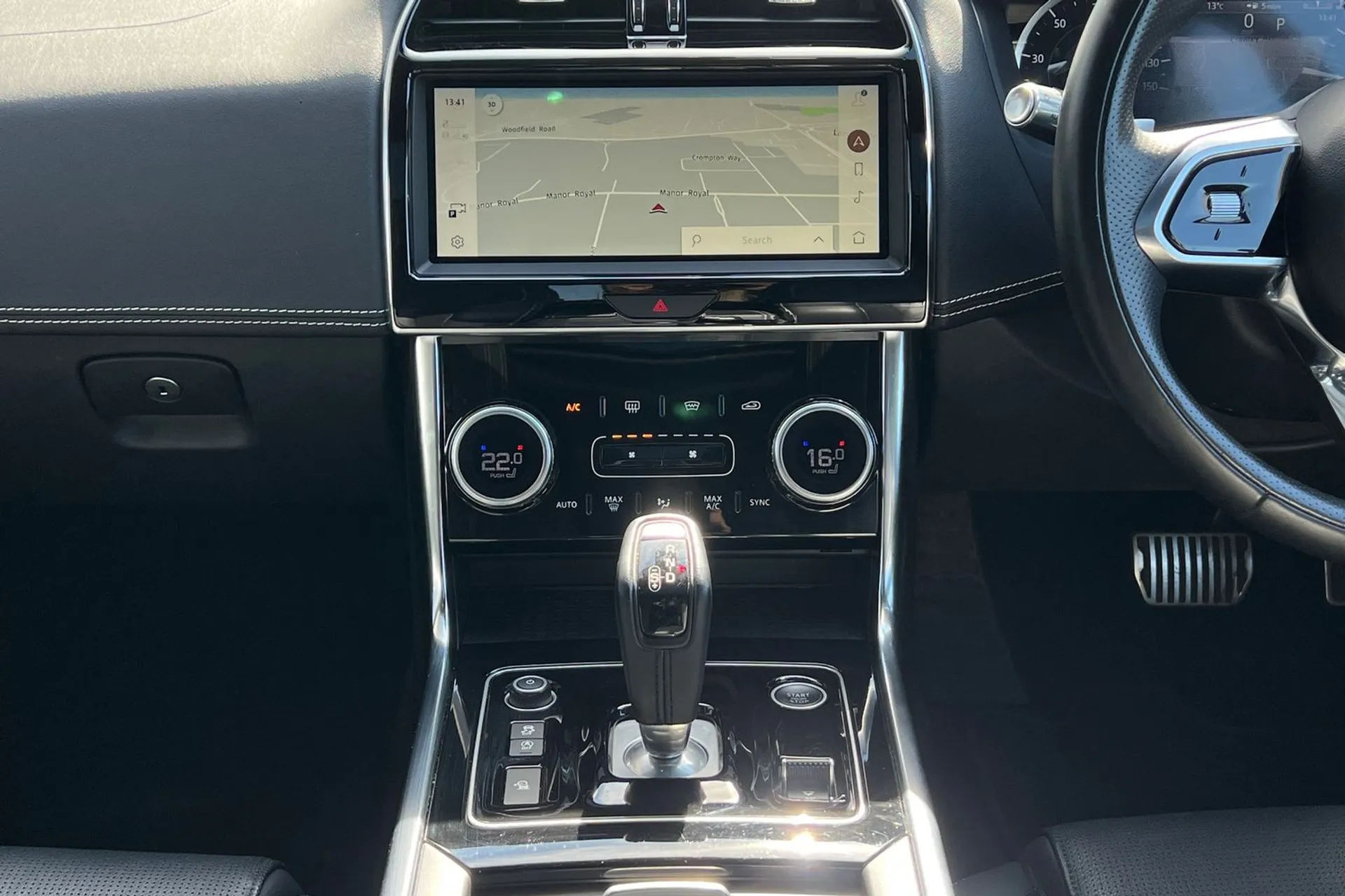 Jaguar XE thumbnail image number 24