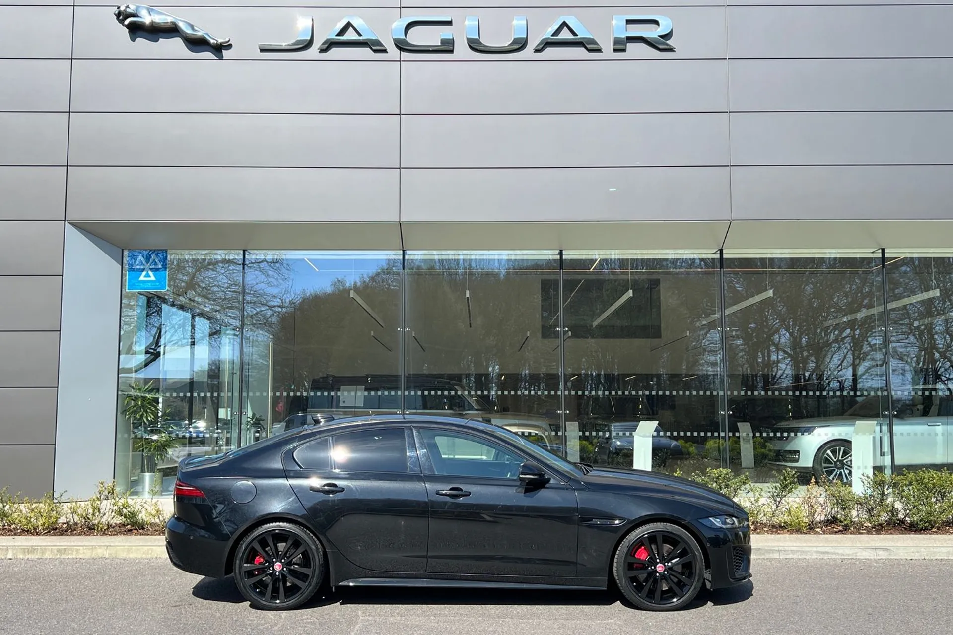 Jaguar XE thumbnail image number 2