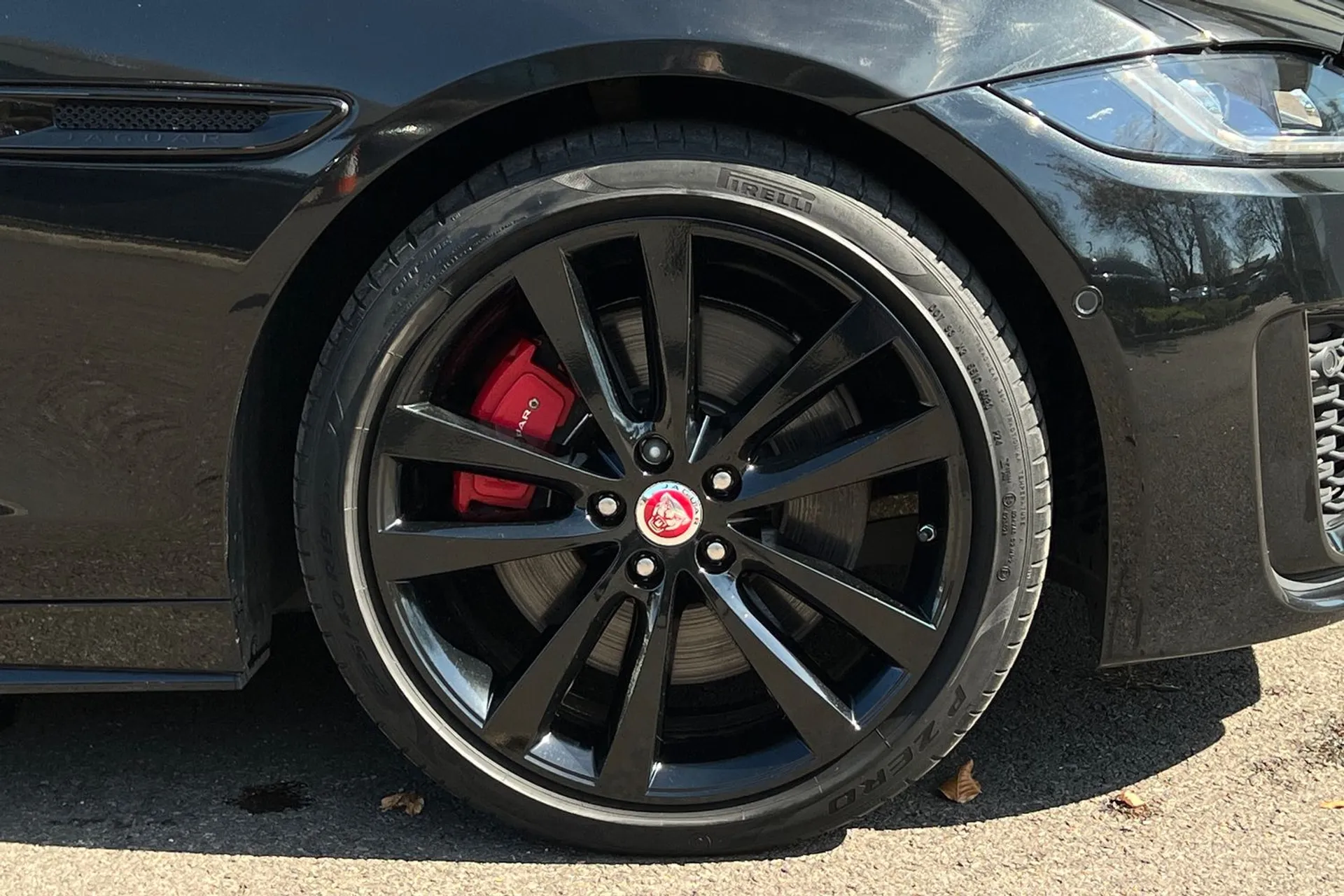 Jaguar XE thumbnail image number 17