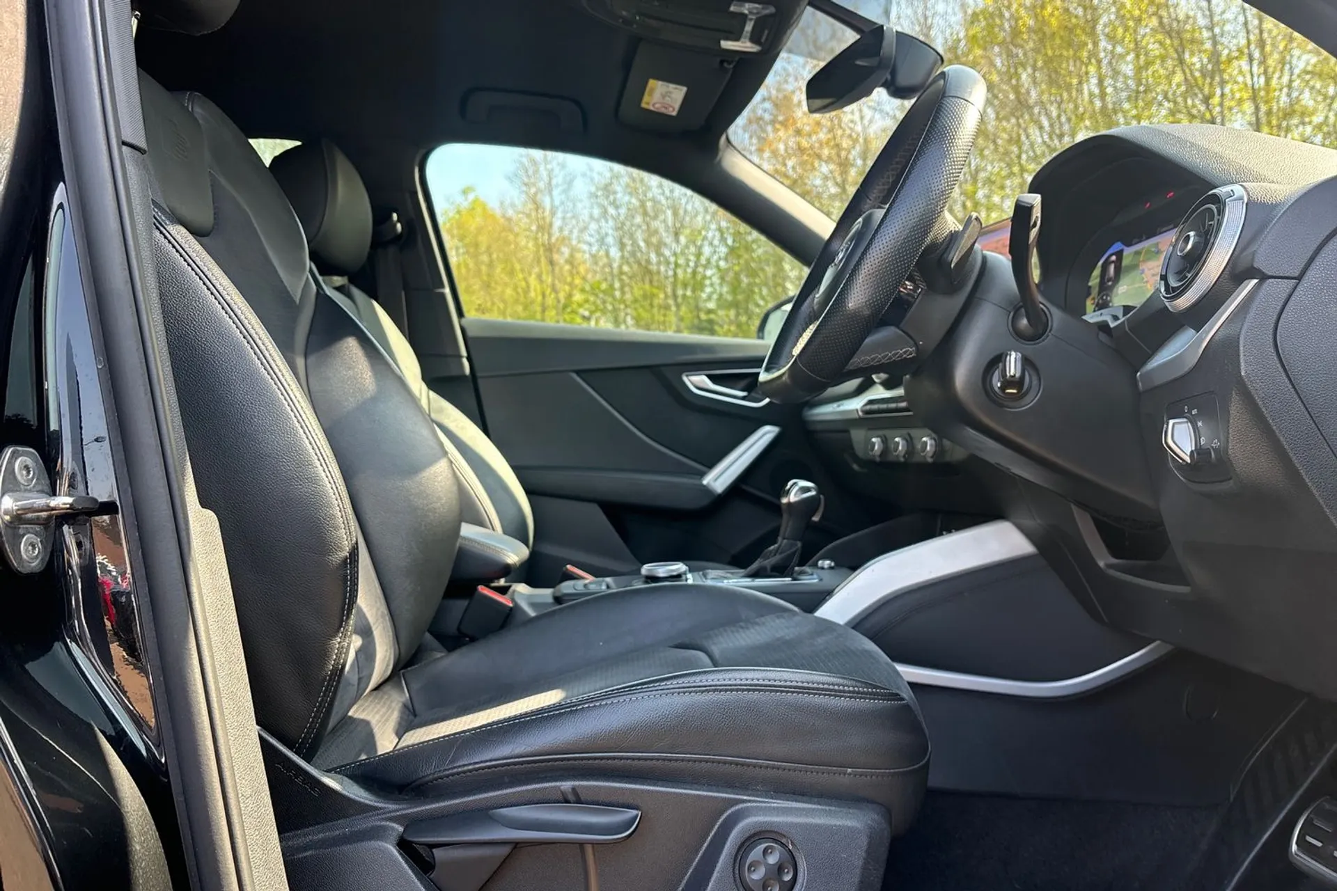 Audi Q2 thumbnail image number 24