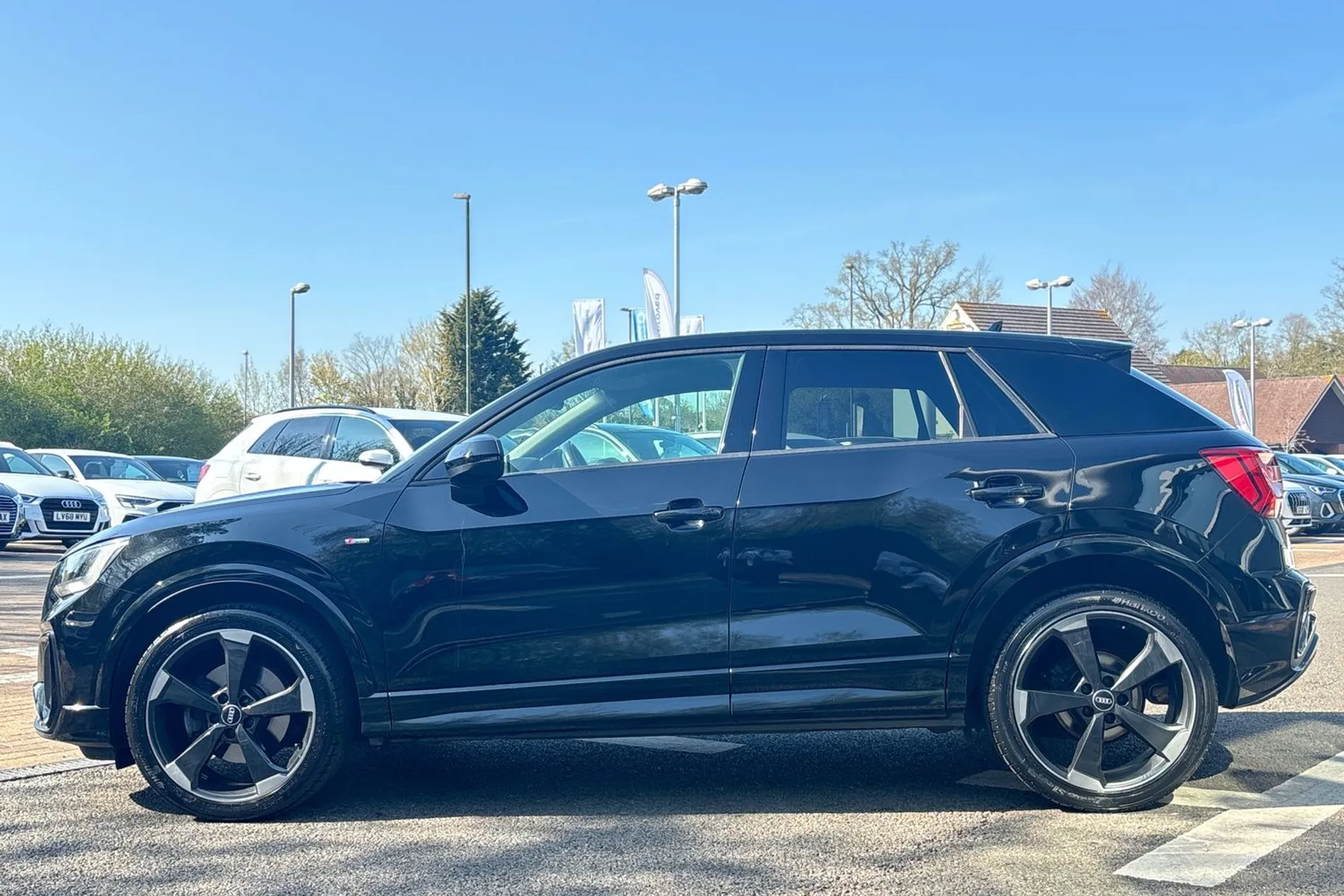 Audi Q2 thumbnail image number 9