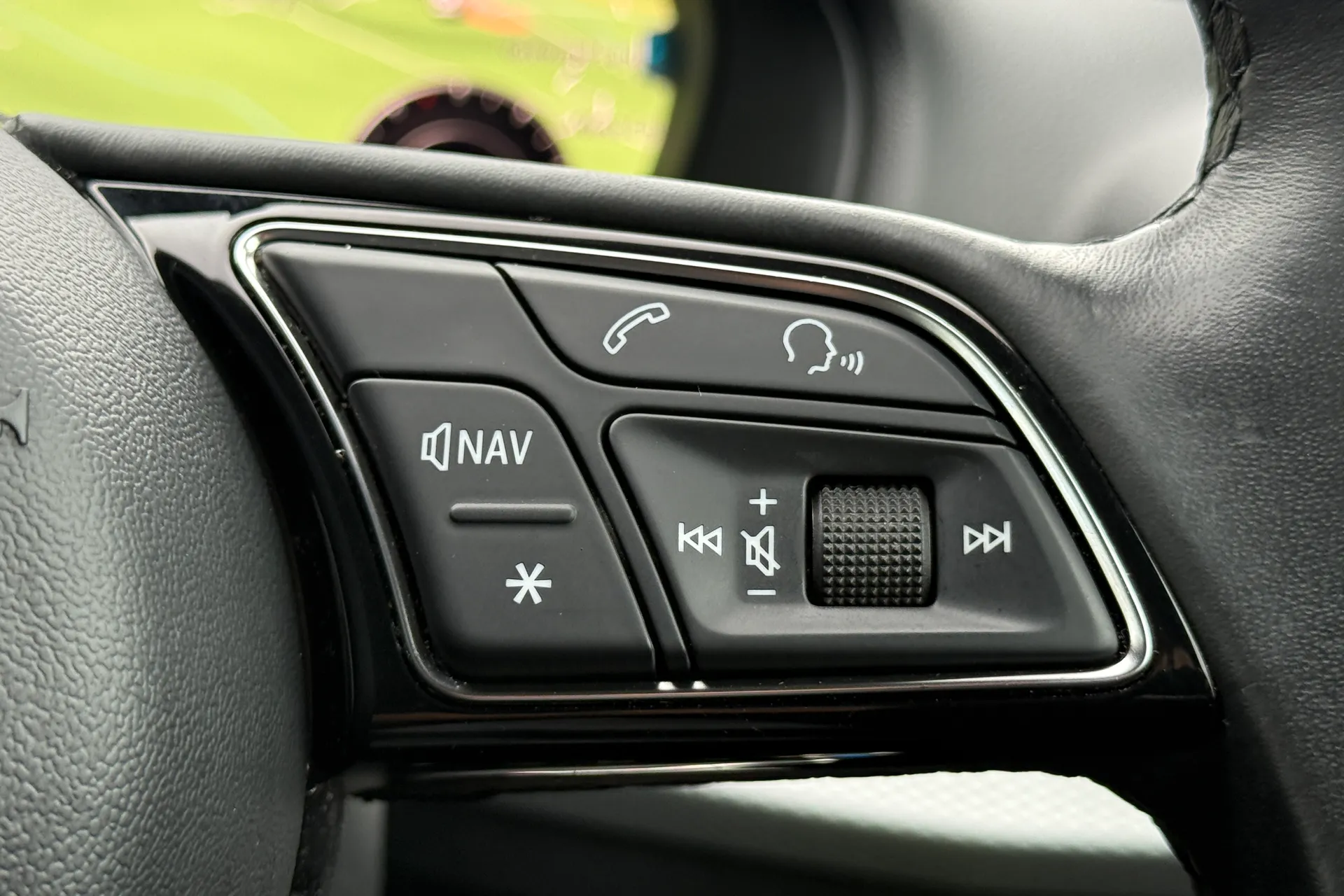 Audi Q2 thumbnail image number 19