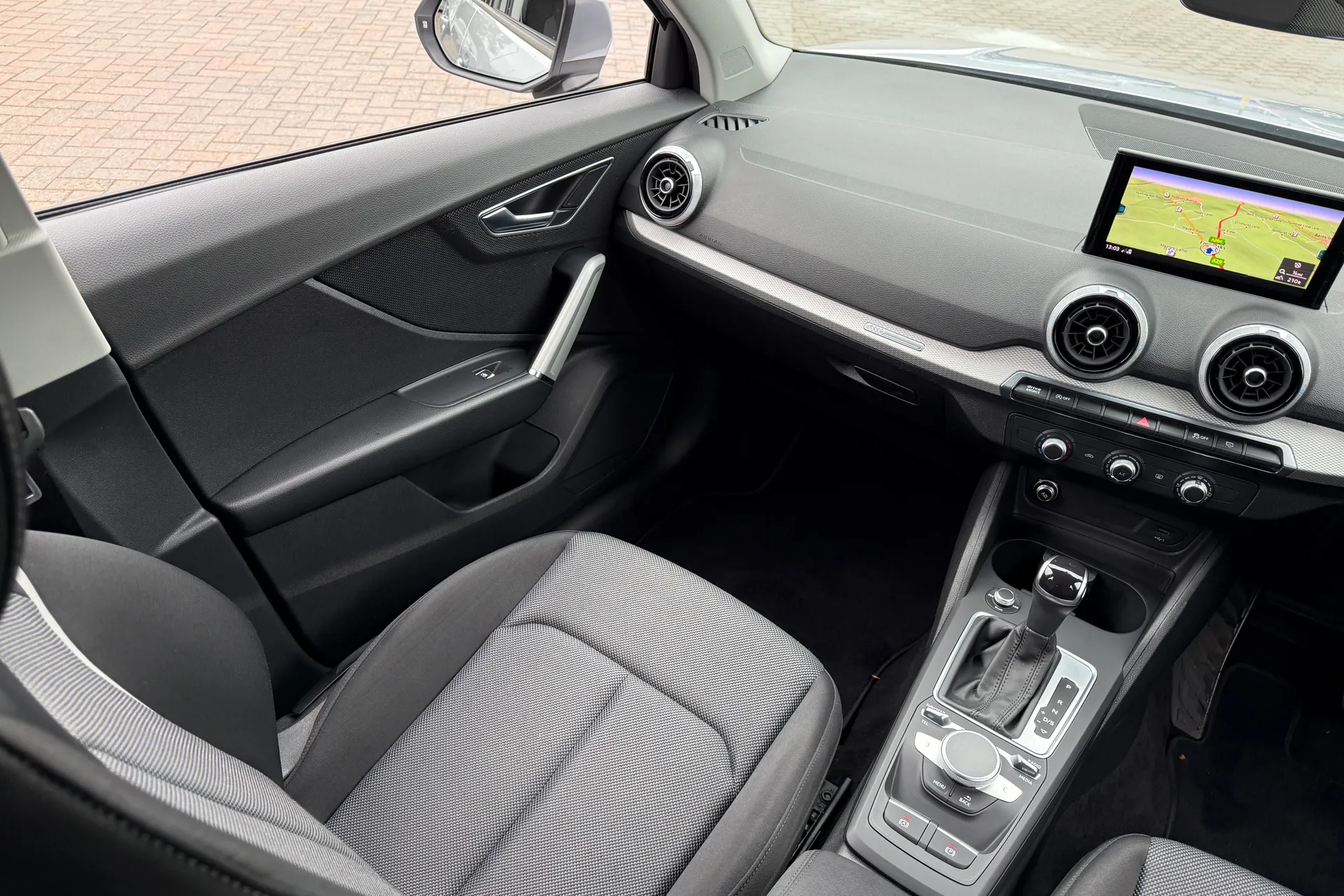 Audi Q2 thumbnail image number 36