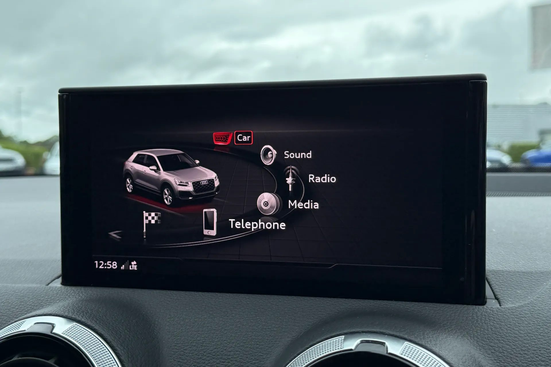 Audi Q2 thumbnail image number 13