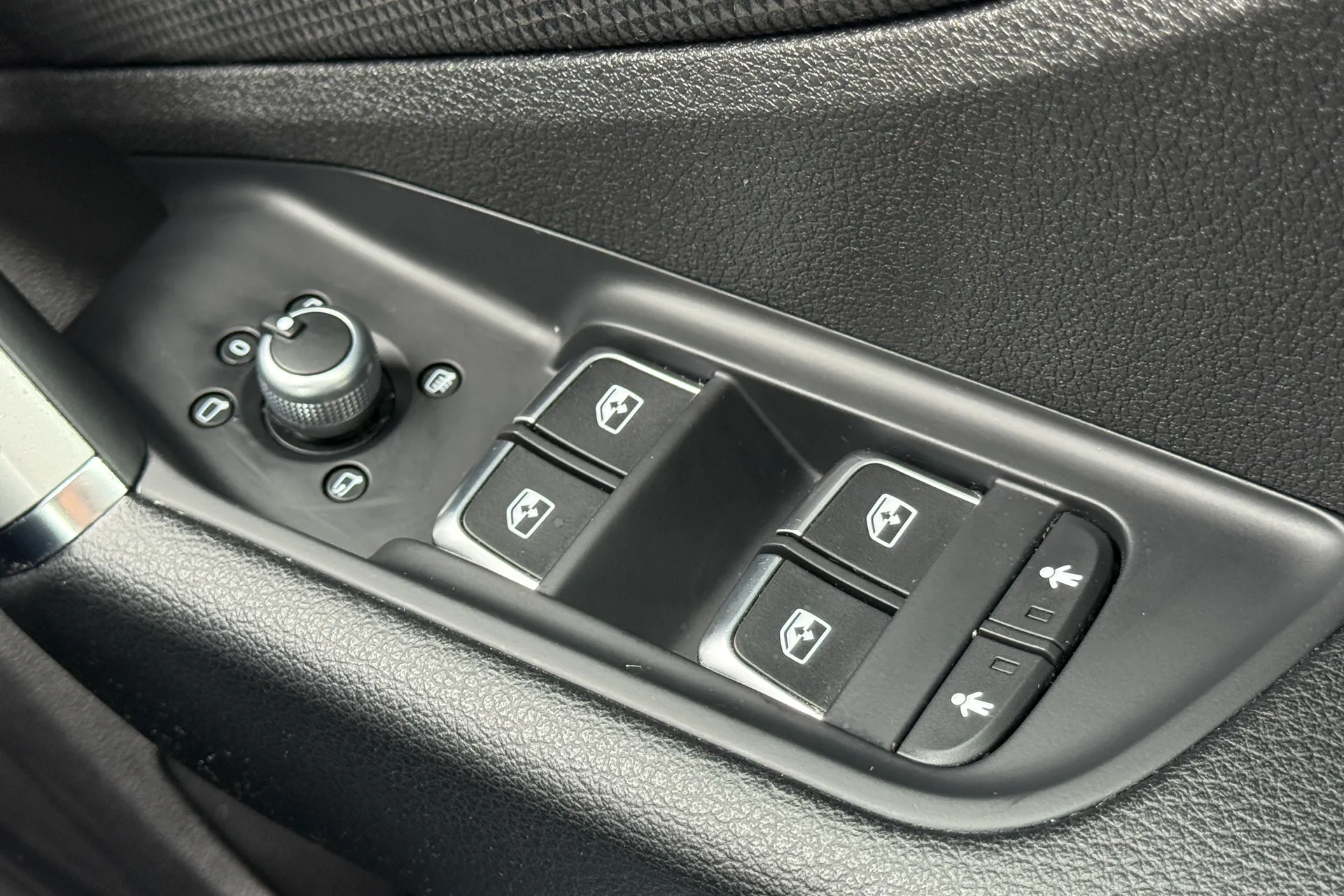 Audi Q2 thumbnail image number 16