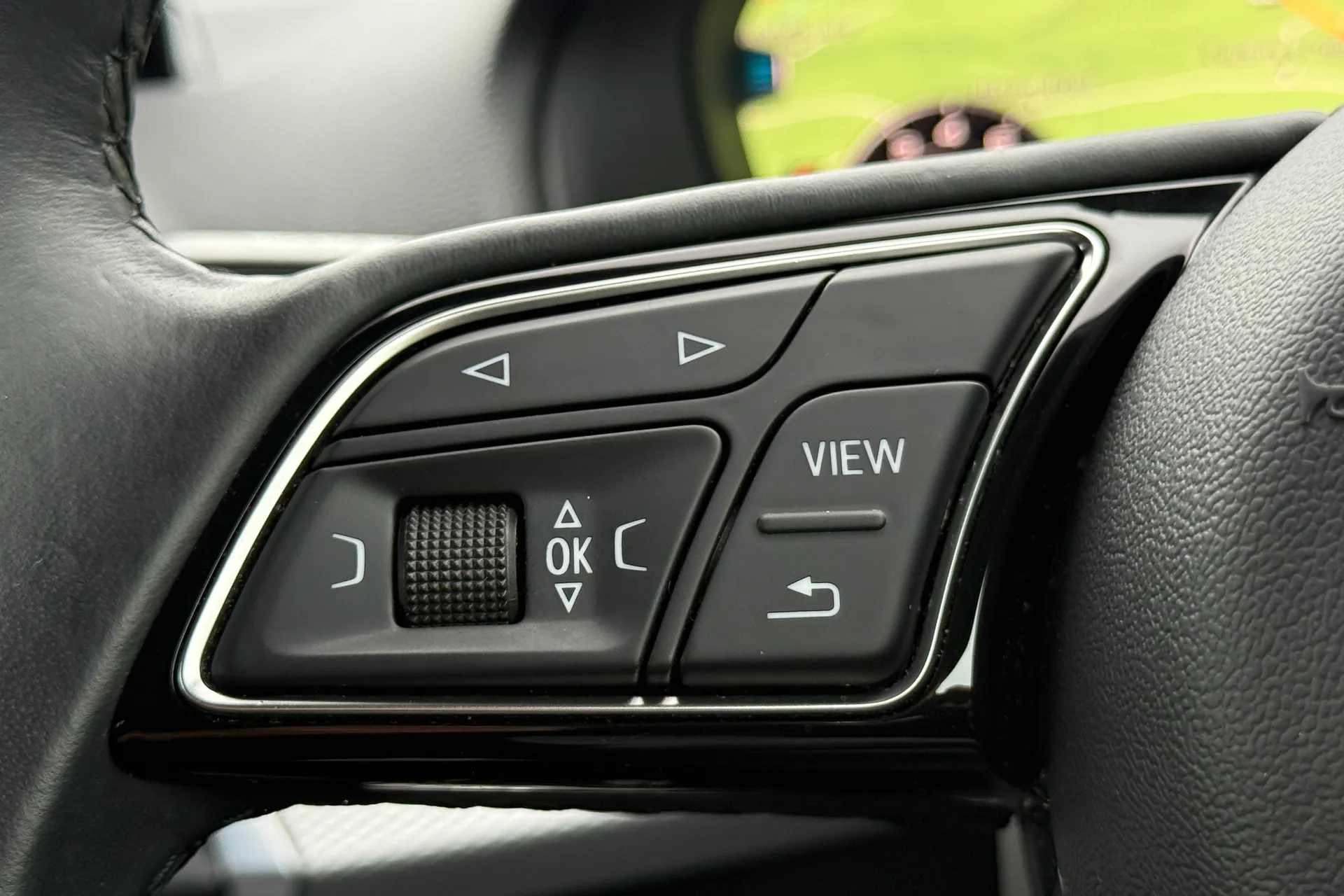 Audi Q2 thumbnail image number 18