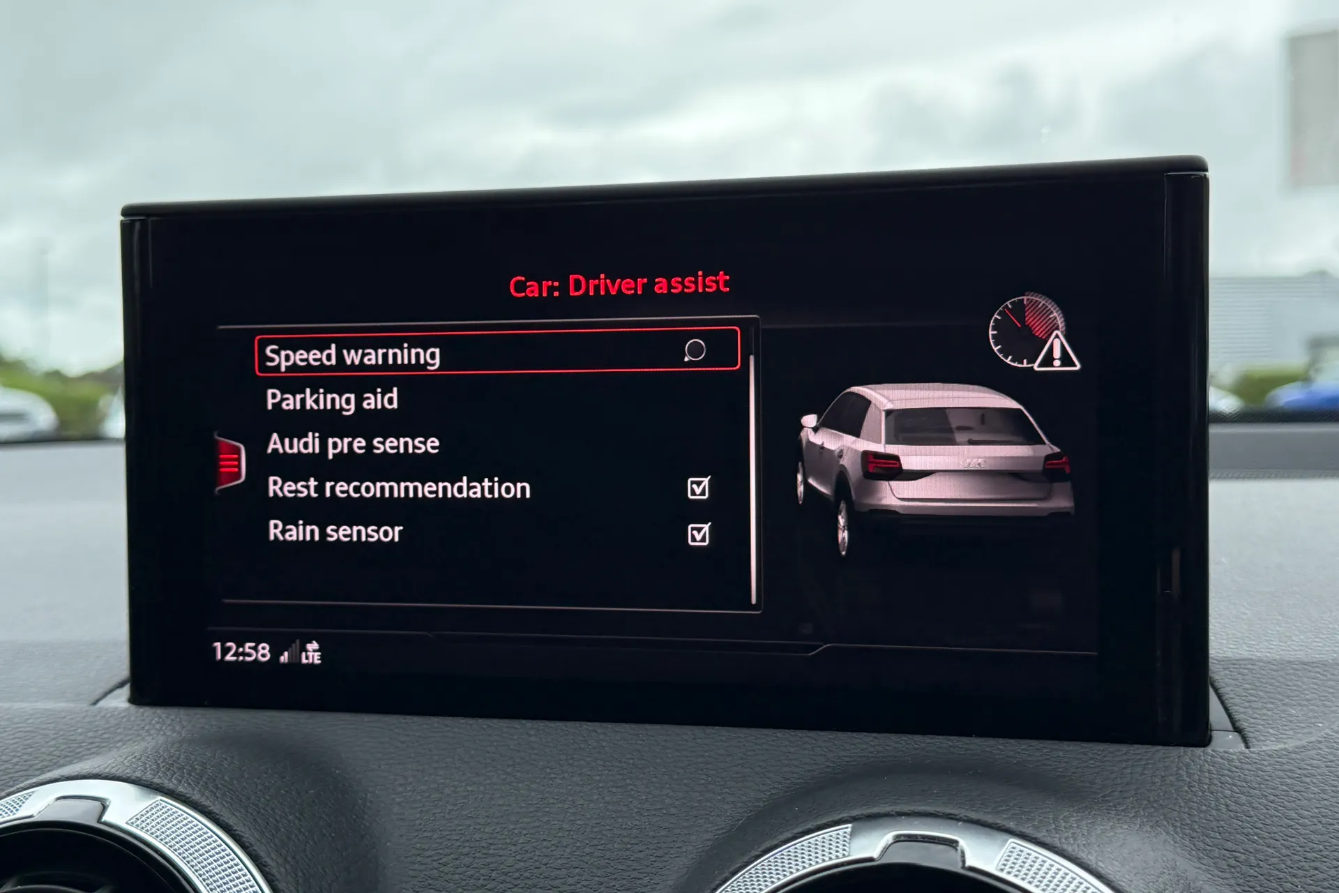 Audi Q2 thumbnail image number 11