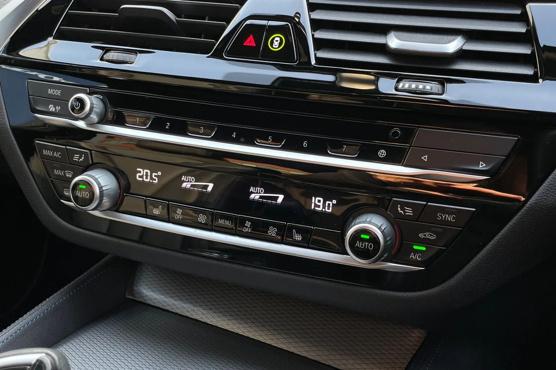 BMW 5 SERIES thumbnail image number 38